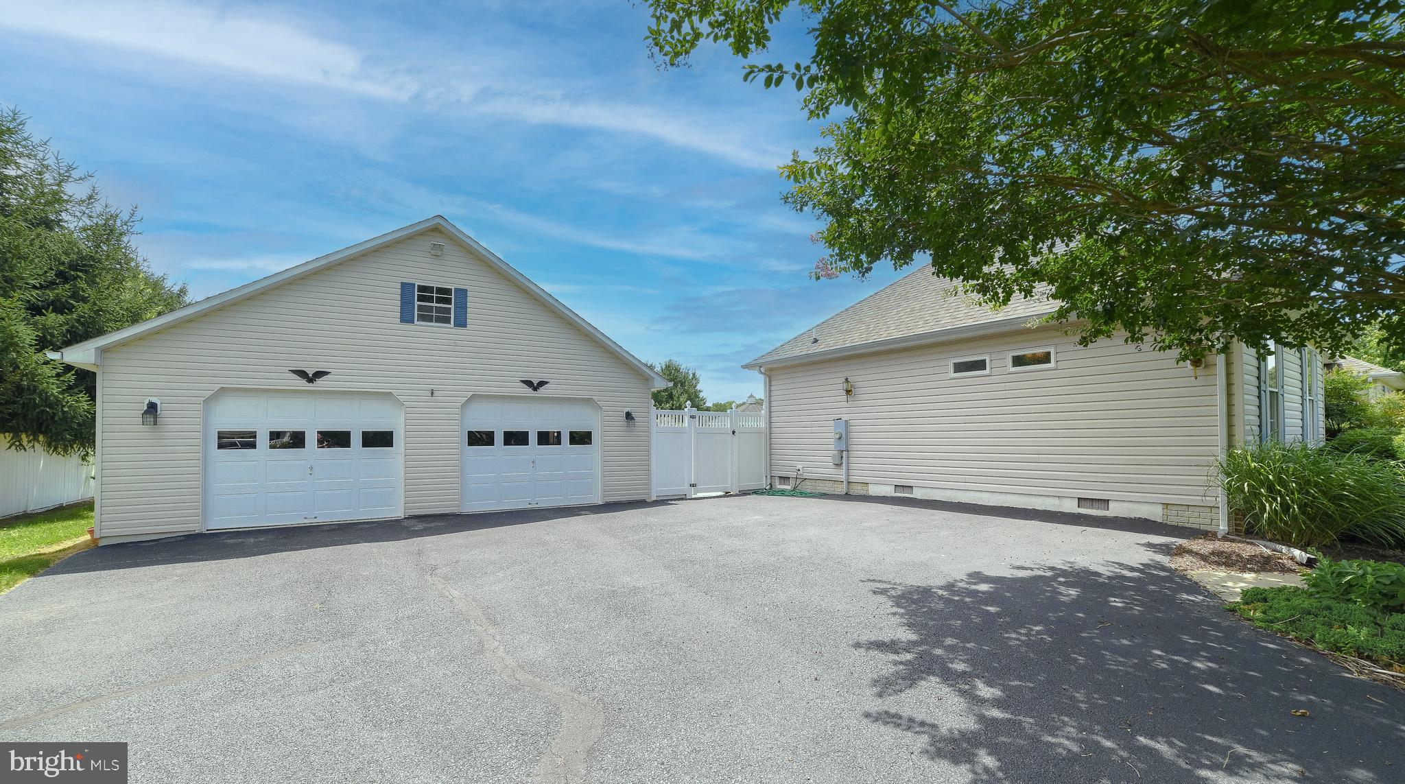 RIVERSIDE FARMS - Residential