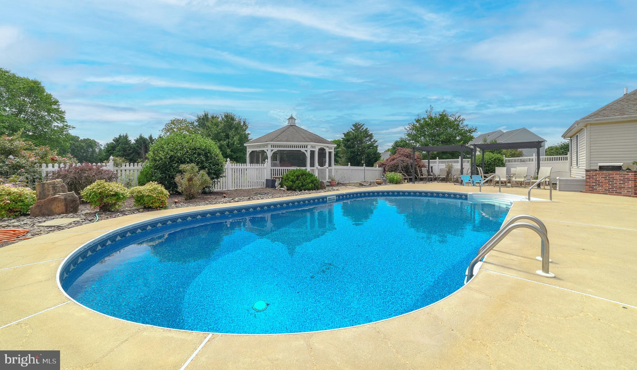 RIVERSIDE FARMS - Residential