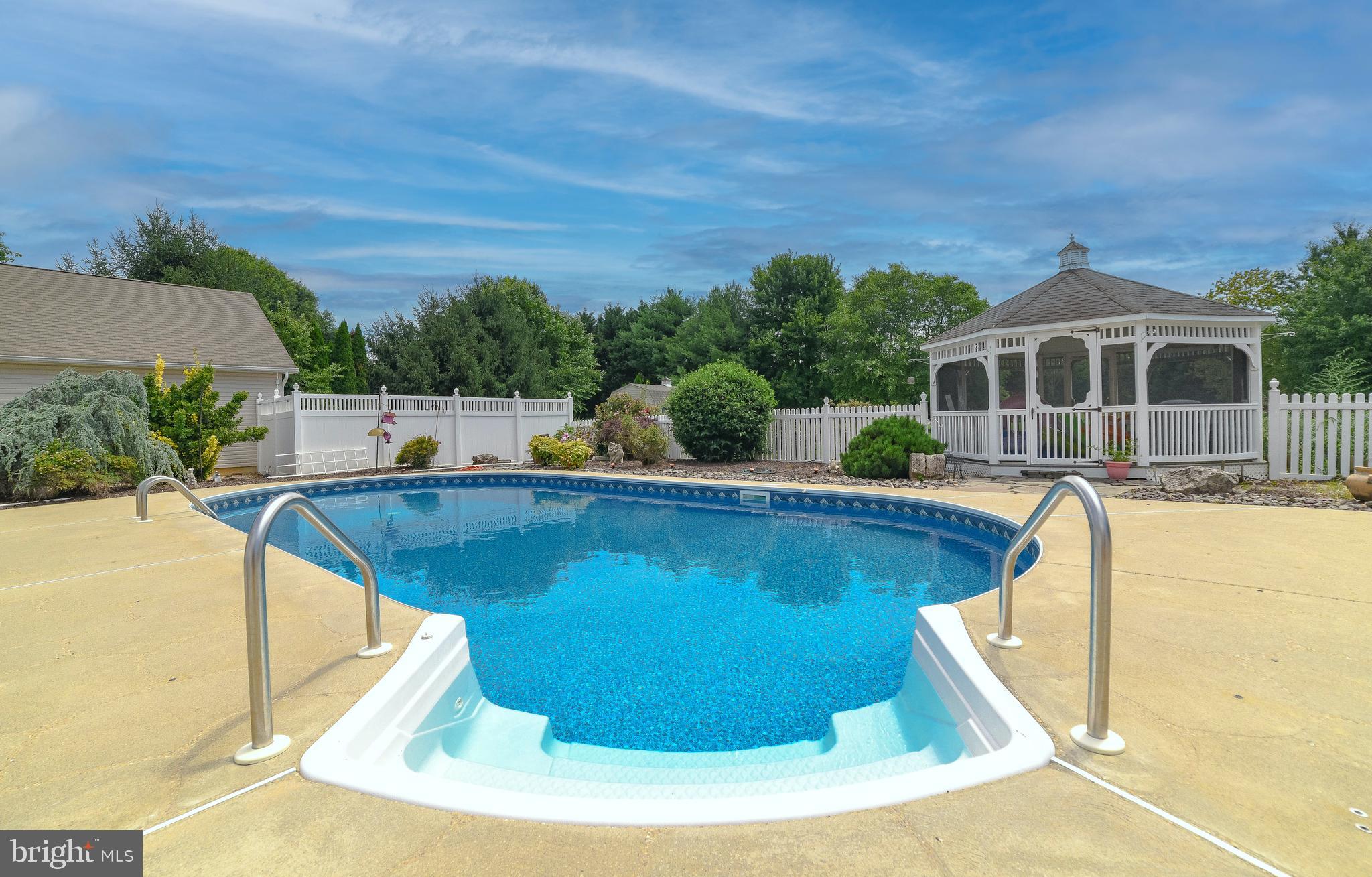 RIVERSIDE FARMS - Residential