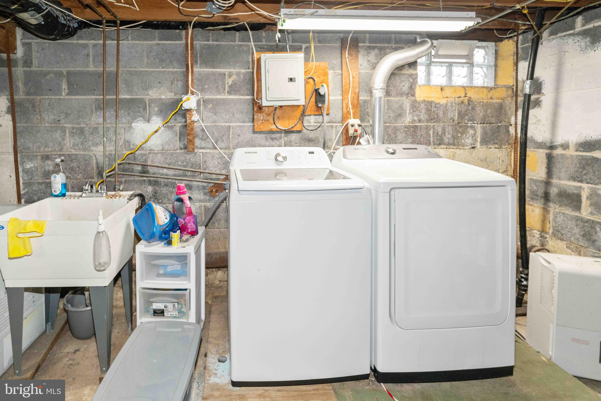 DELMONT MANOR - Residential