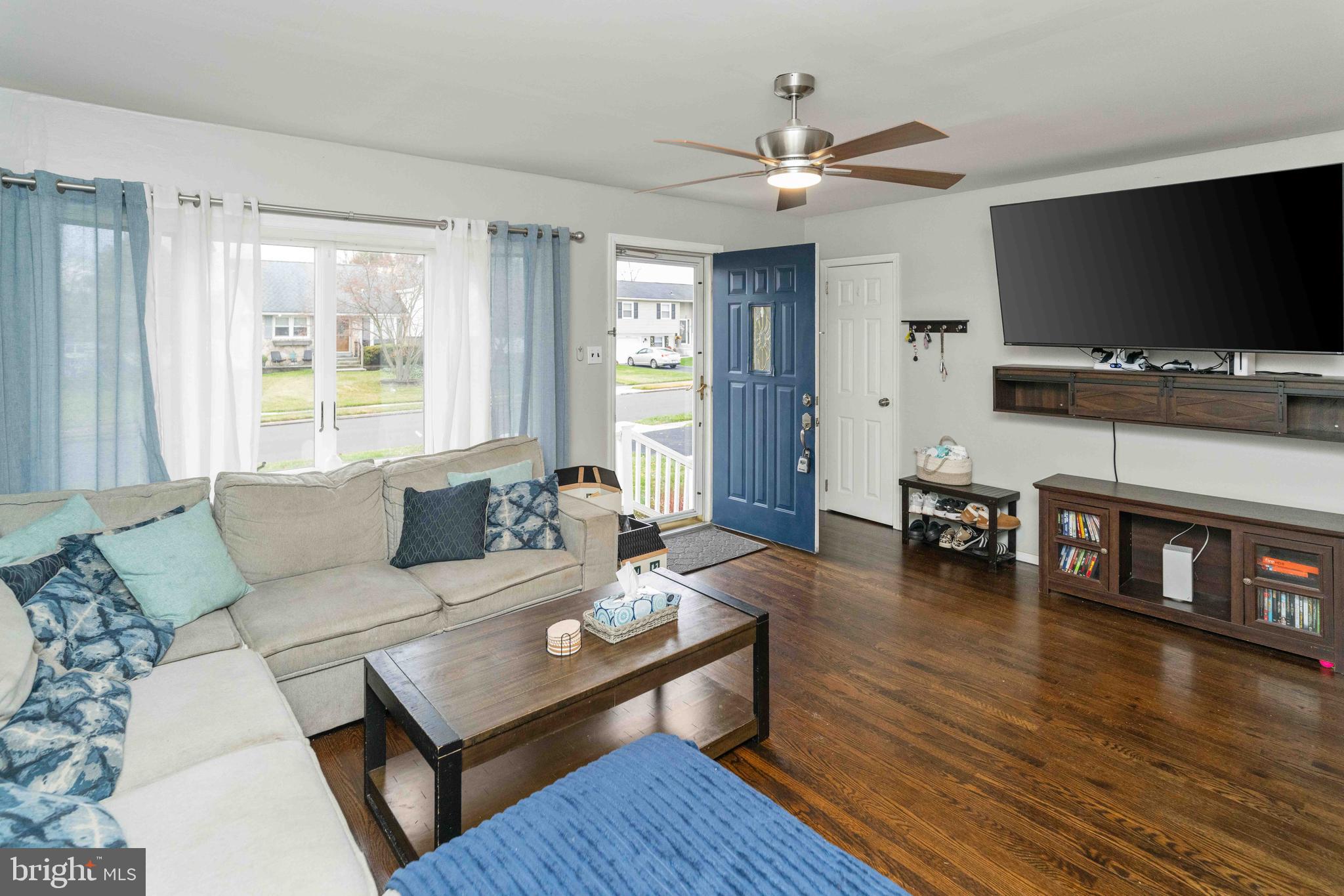 DELMONT MANOR - Residential