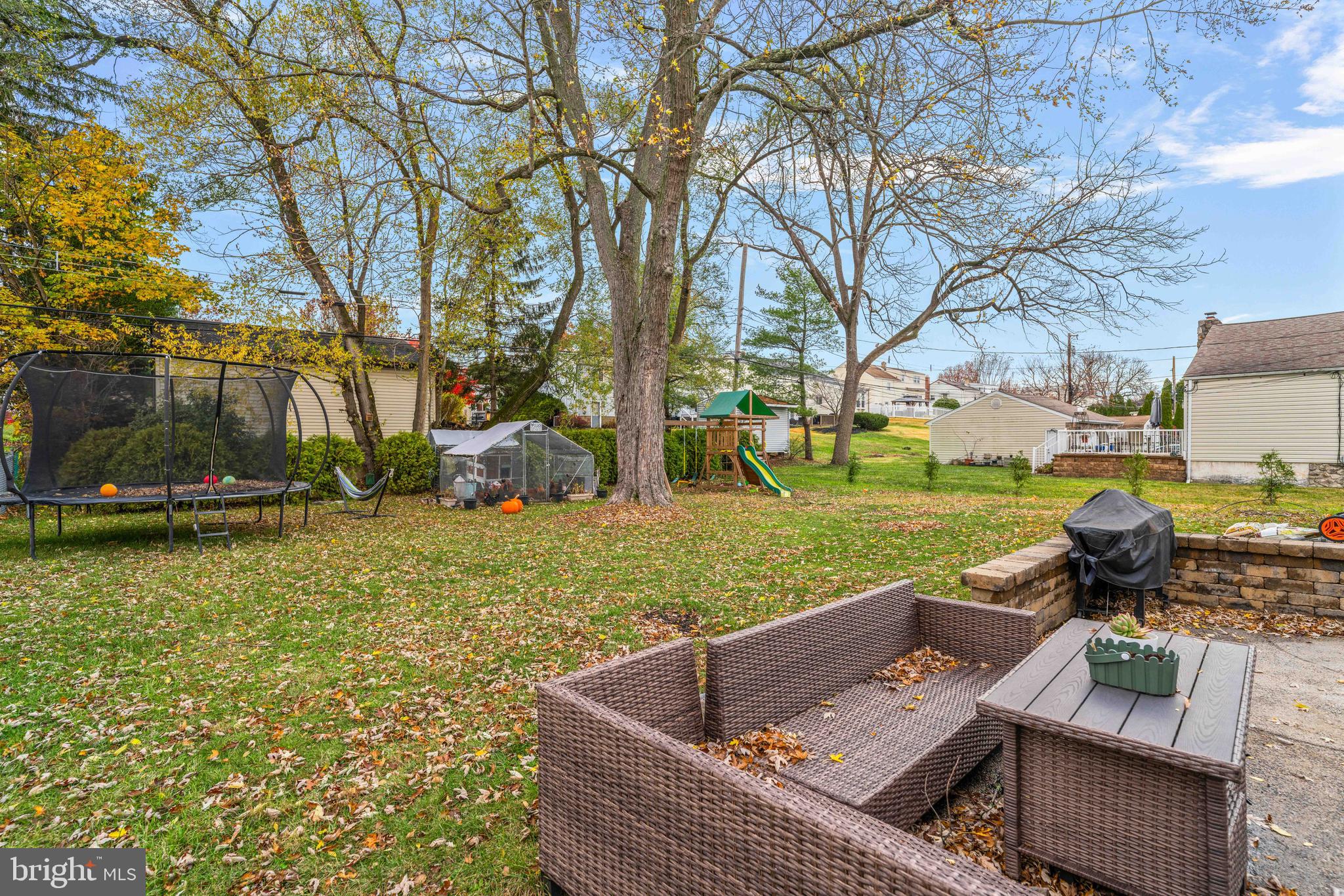 DELMONT MANOR - Residential