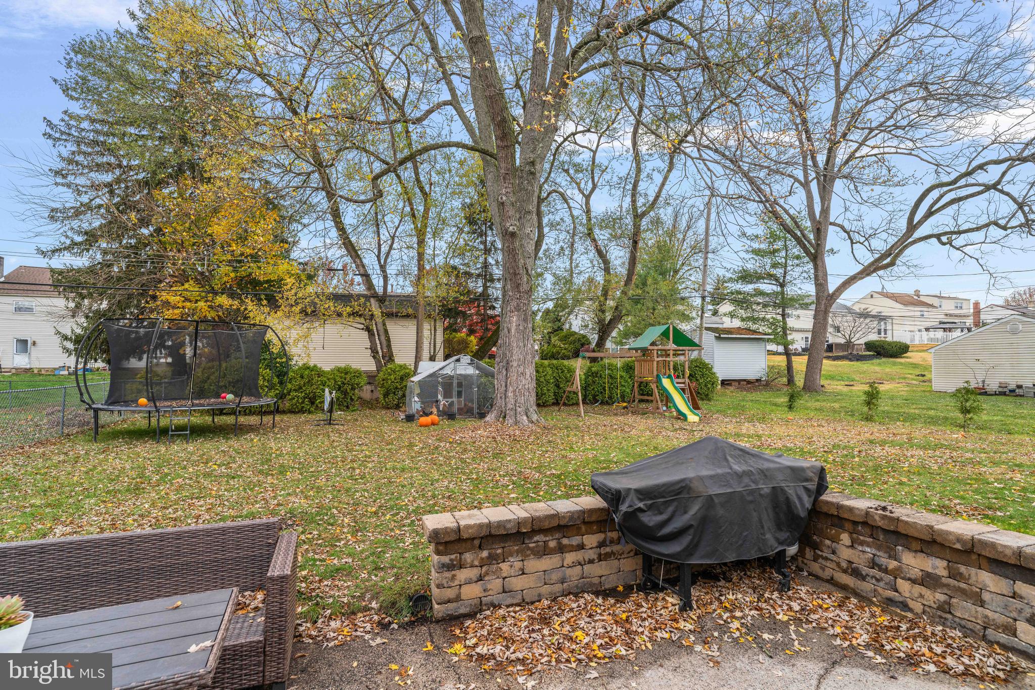 DELMONT MANOR - Residential