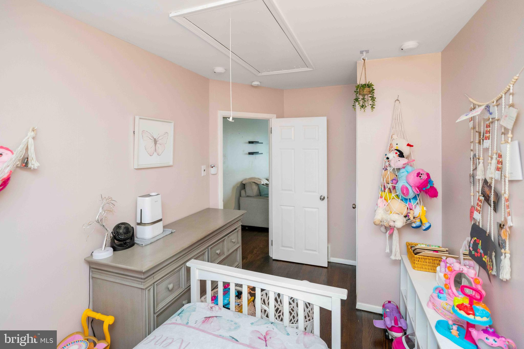 DELMONT MANOR - Residential