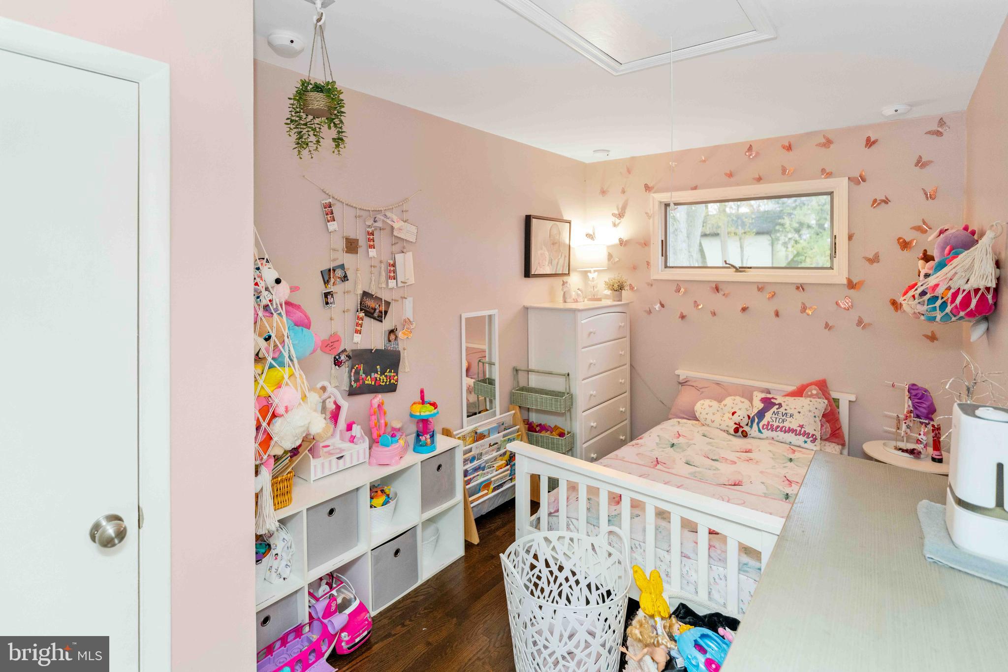 DELMONT MANOR - Residential