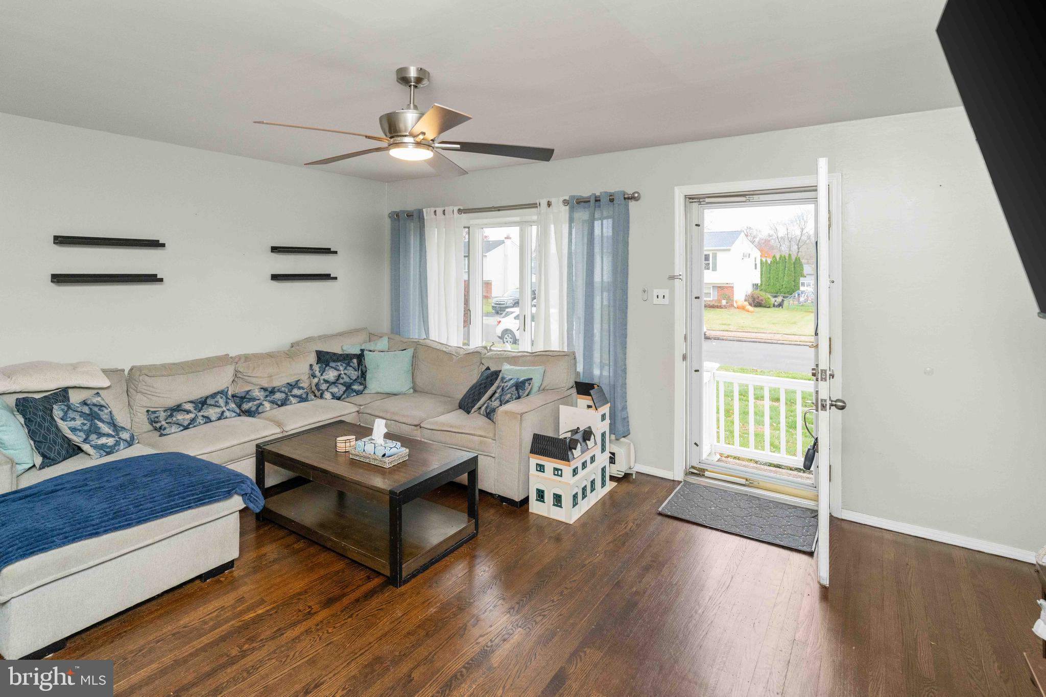 DELMONT MANOR - Residential