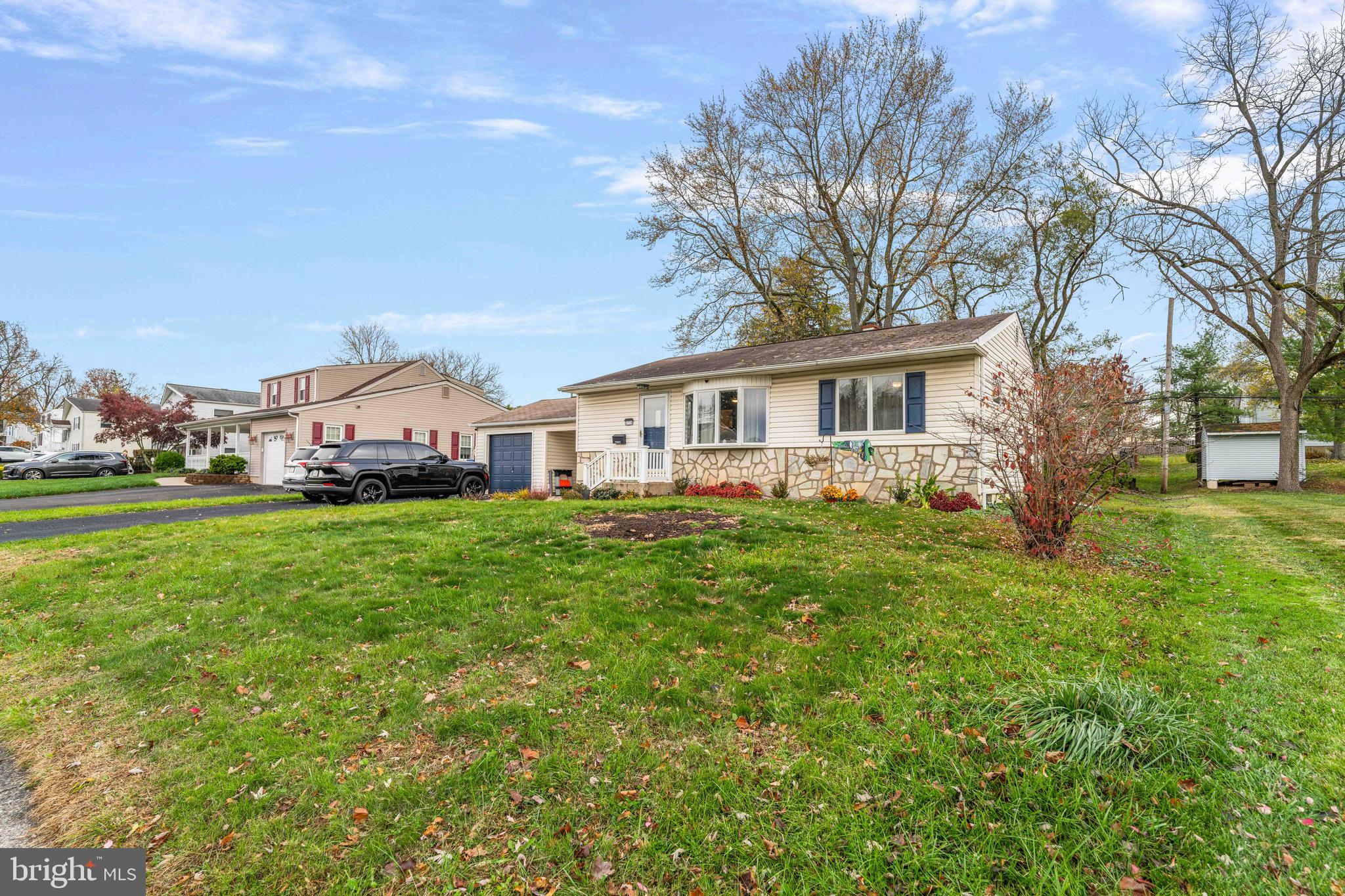 DELMONT MANOR - Residential