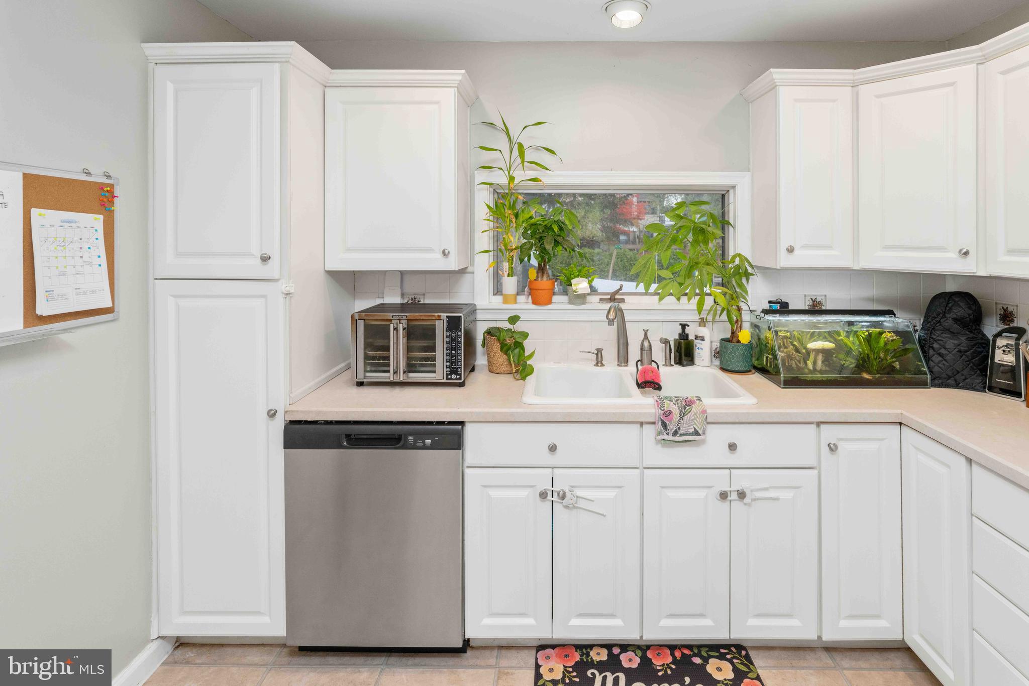 DELMONT MANOR - Residential