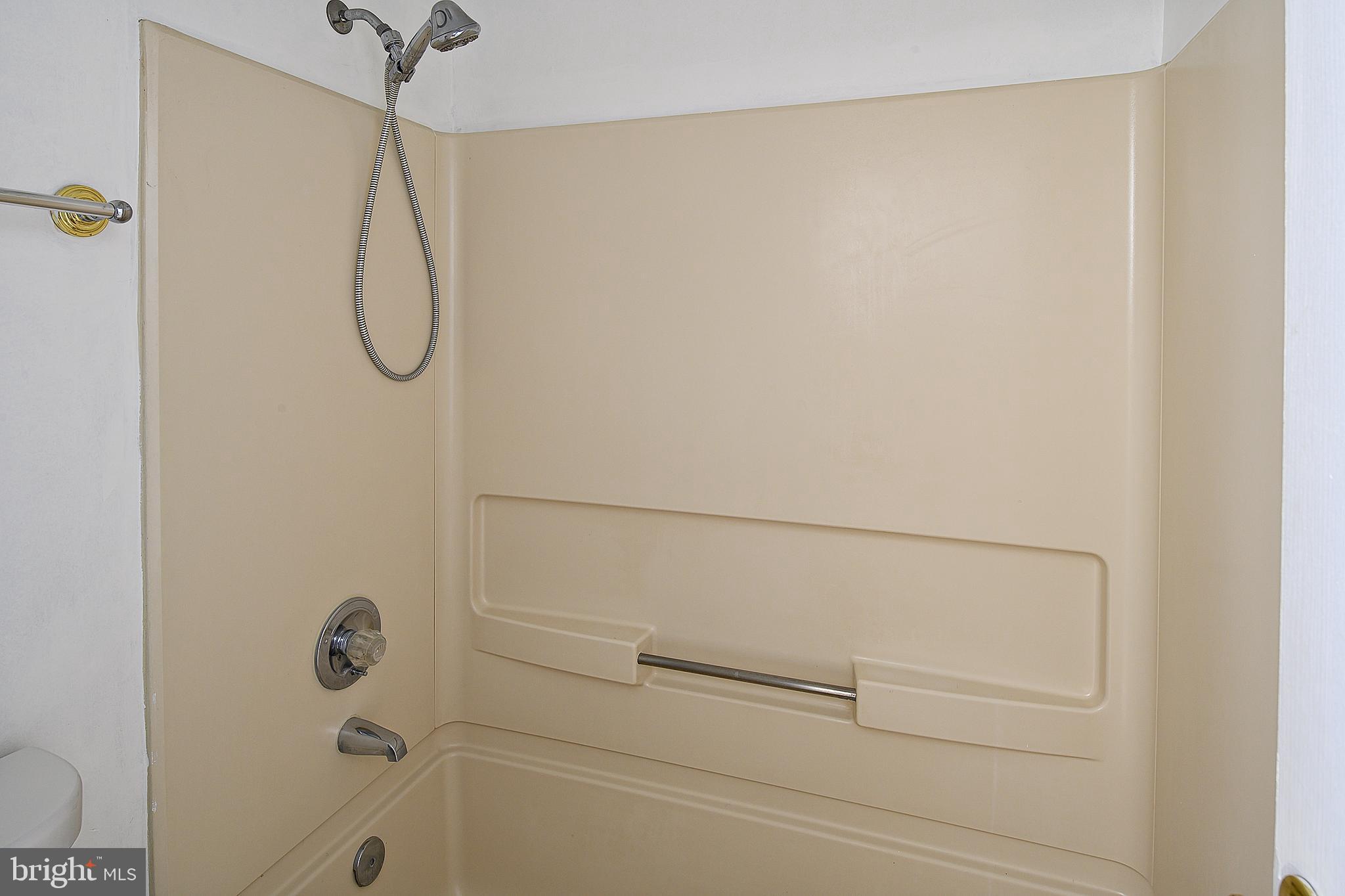 MONTGOMERY RUN - Residential Lease