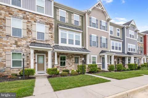 Townhouse For Sale - 24855 Coats Square<br/> ALDIE, VA 20105