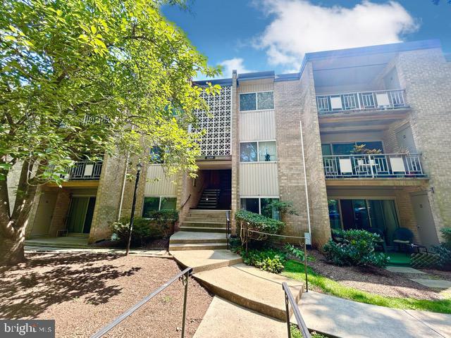Welcome to this charming ground-level condo in Rockville, MD!
This spacious 3-bedroom, 2-bath unit features a walk-out patio, perfect for enjoying the outdoors. Each of the three bedrooms offers ample space, making it ideal for families or roommates.
Enjoy community amenities such as a children’s play area and a refreshing pool, perfect for relaxation and recreation. Conveniently located near shopping, restaurants, and Rock Creek Park walking trails. This home combines comfort with accessibility. Don’t miss your chance! Stop by today!
Requirements:
Credit score: 680+
Income: 3 times rent
No negative rental history
All applicants 18+ MUST apply
**ATTENTION**:
We do not ask people to submit rental applications in order to see properties. Do not submit applications on systems that we do not authorize. Beware of scams!