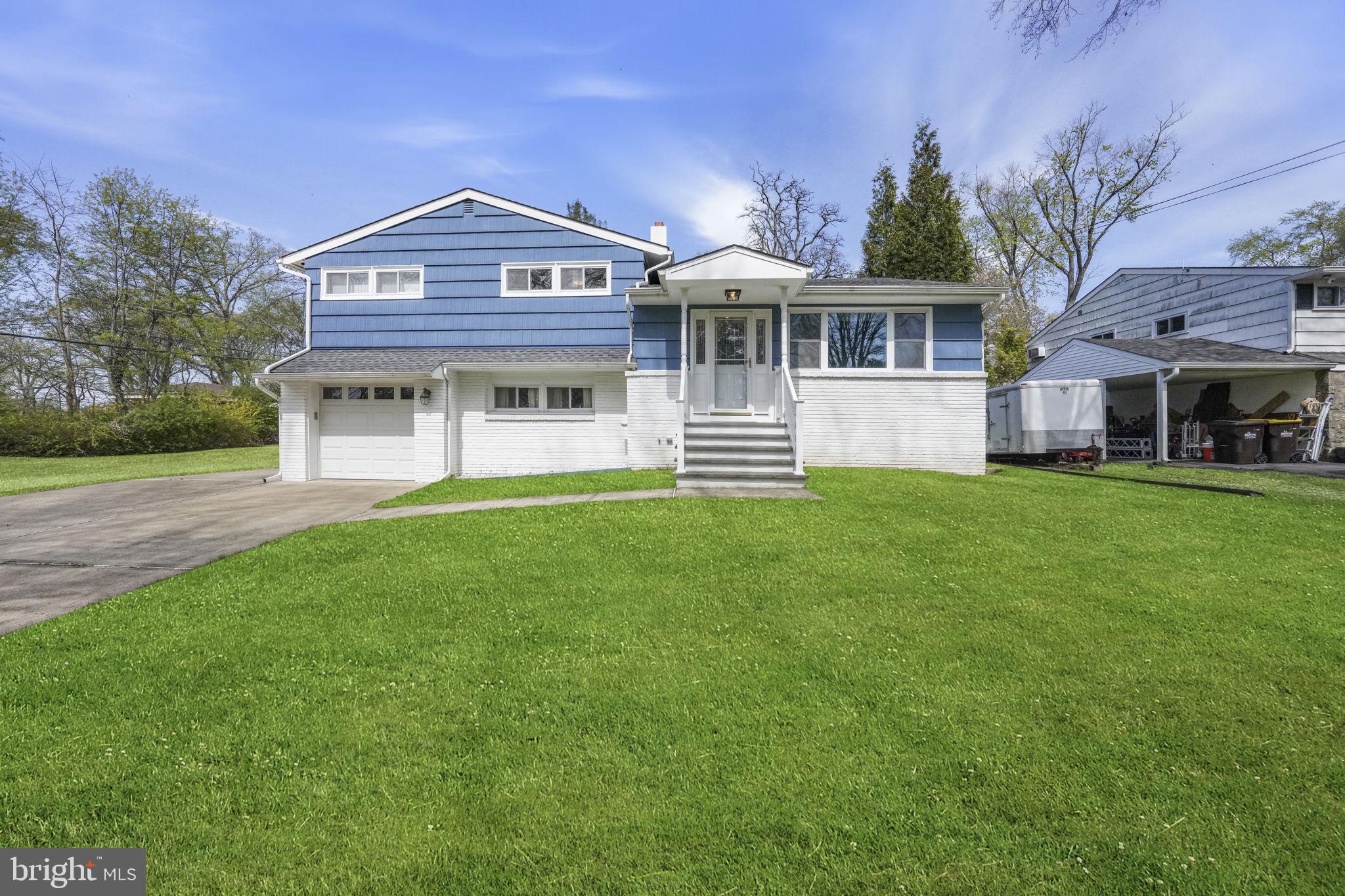 SILVER LAKE MANOR - Residential