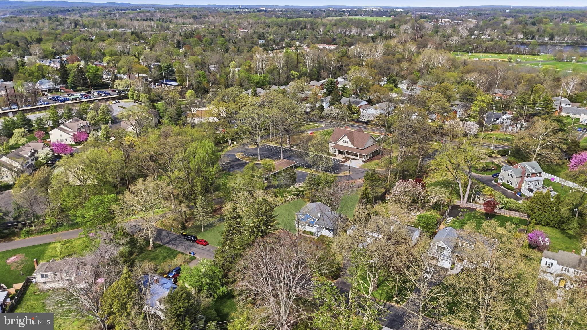 SILVER LAKE MANOR - Residential