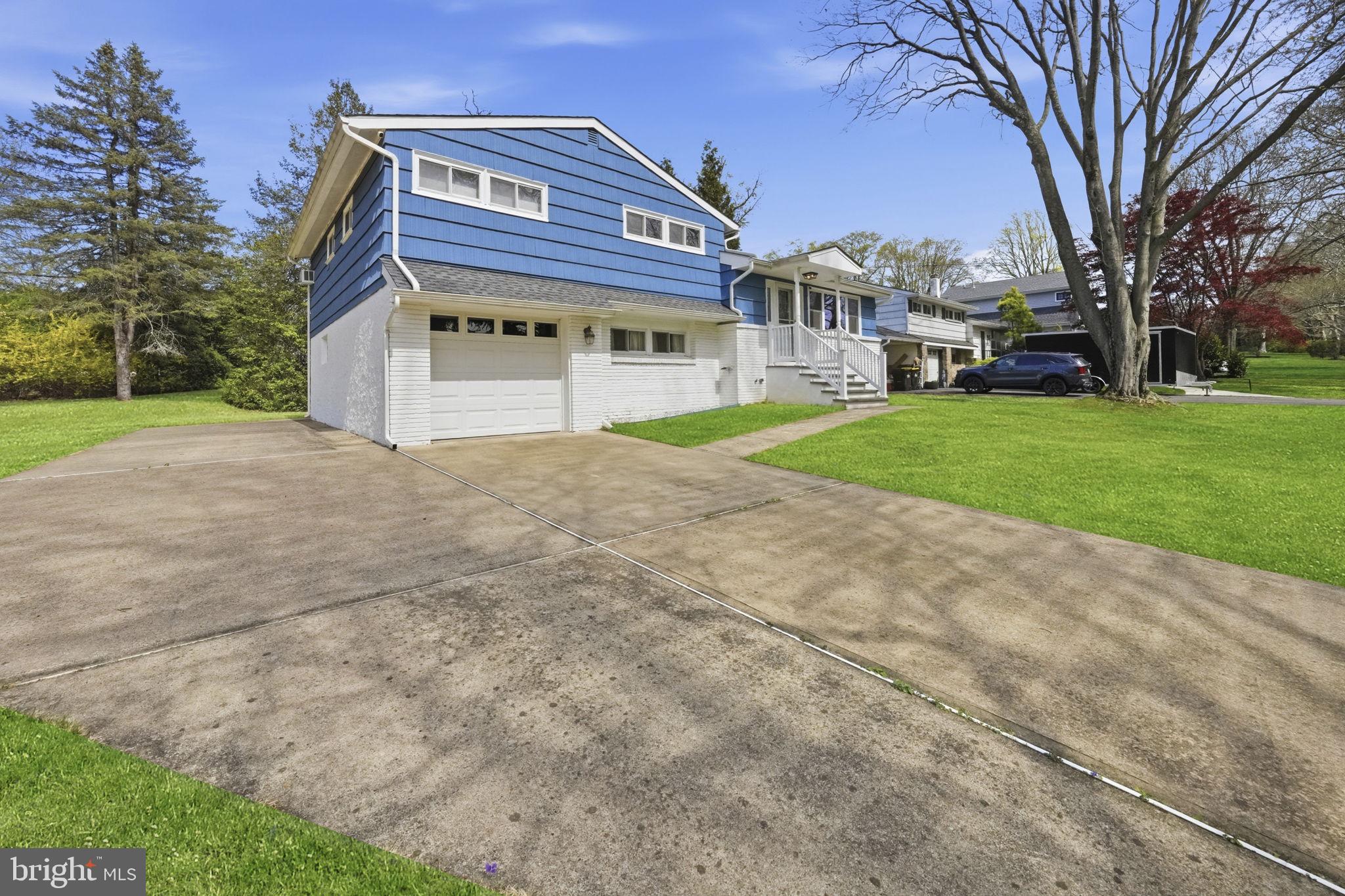 SILVER LAKE MANOR - Residential