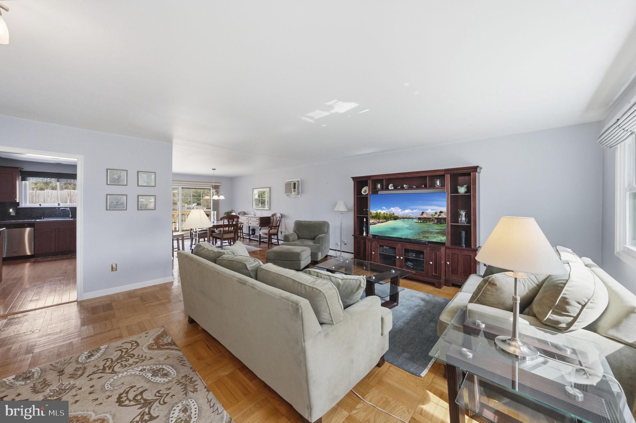 SILVER LAKE MANOR - Residential