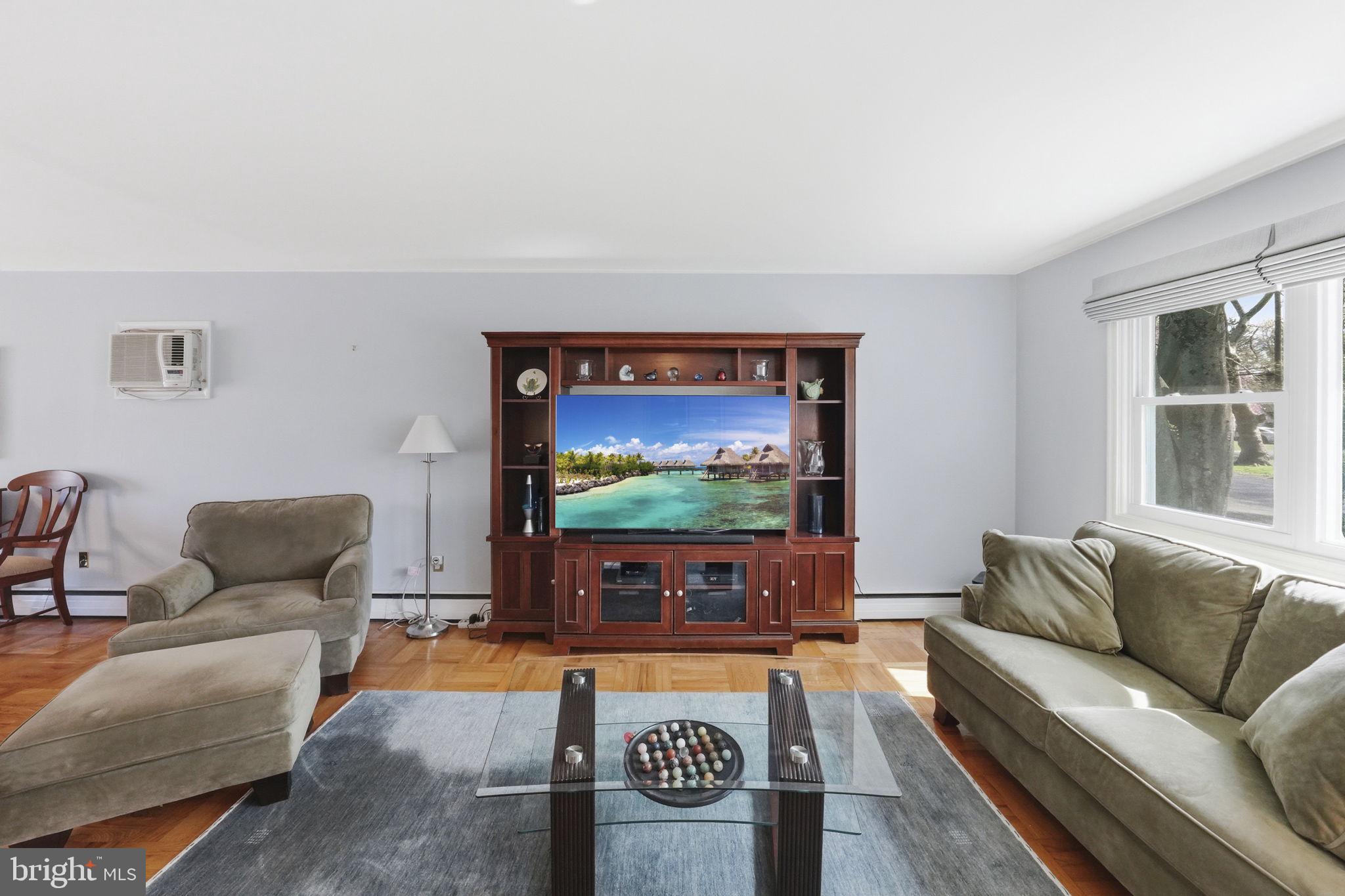 SILVER LAKE MANOR - Residential