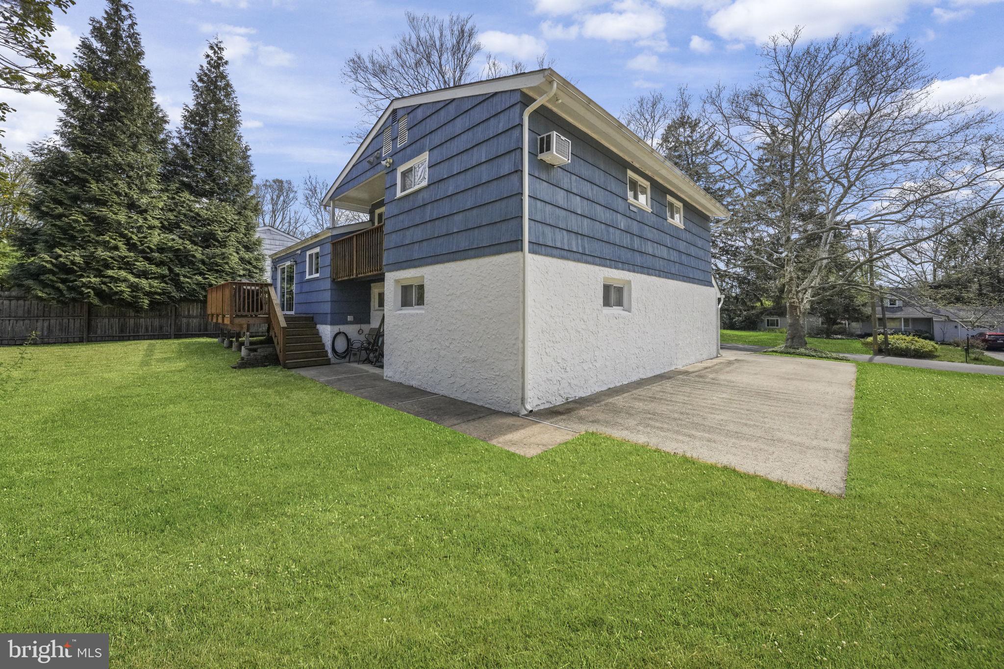 SILVER LAKE MANOR - Residential