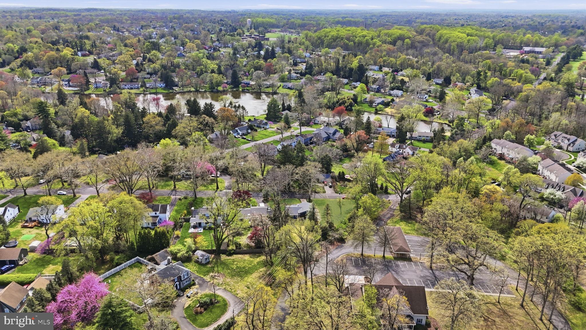 SILVER LAKE MANOR - Residential