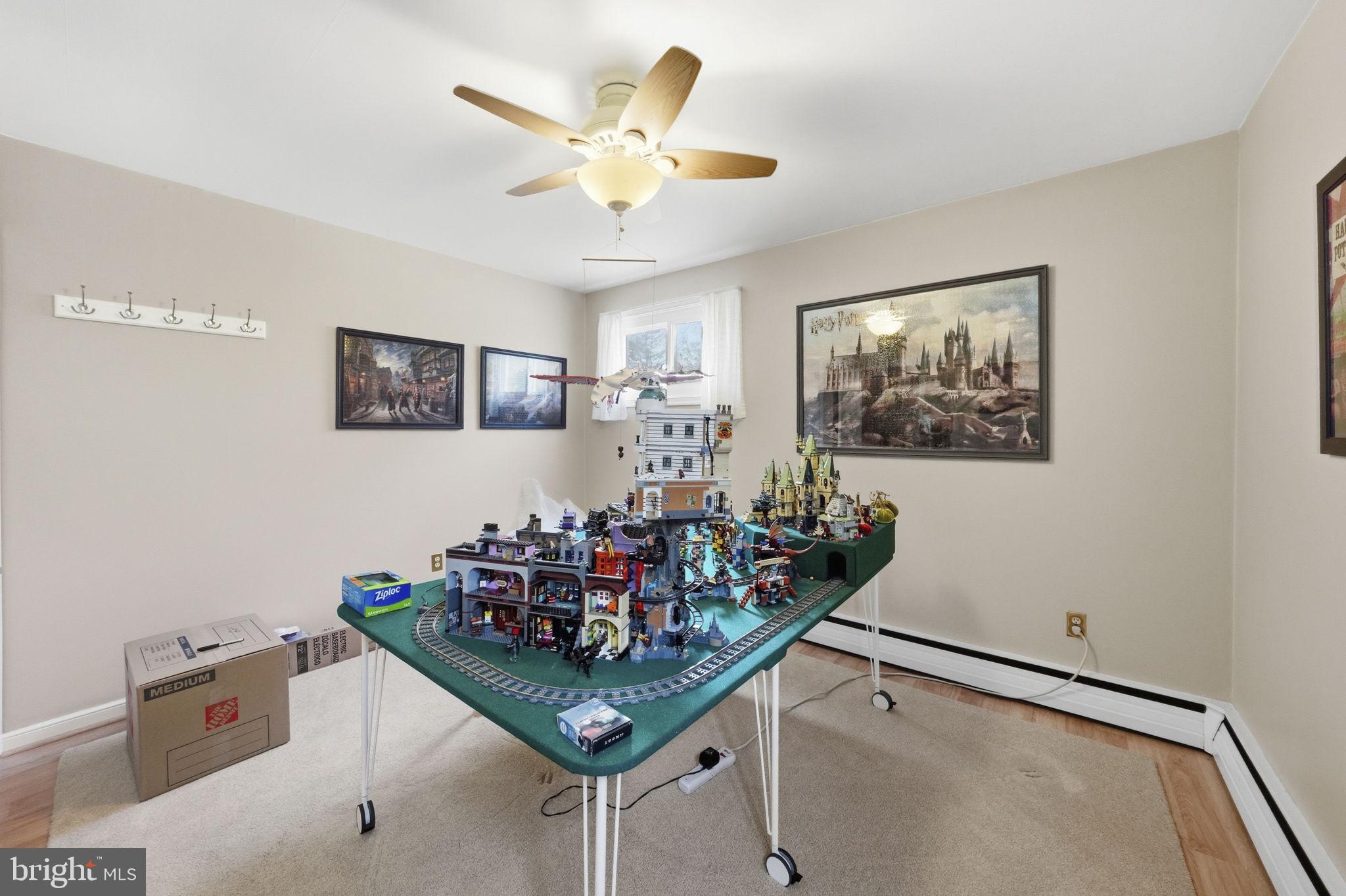 SILVER LAKE MANOR - Residential