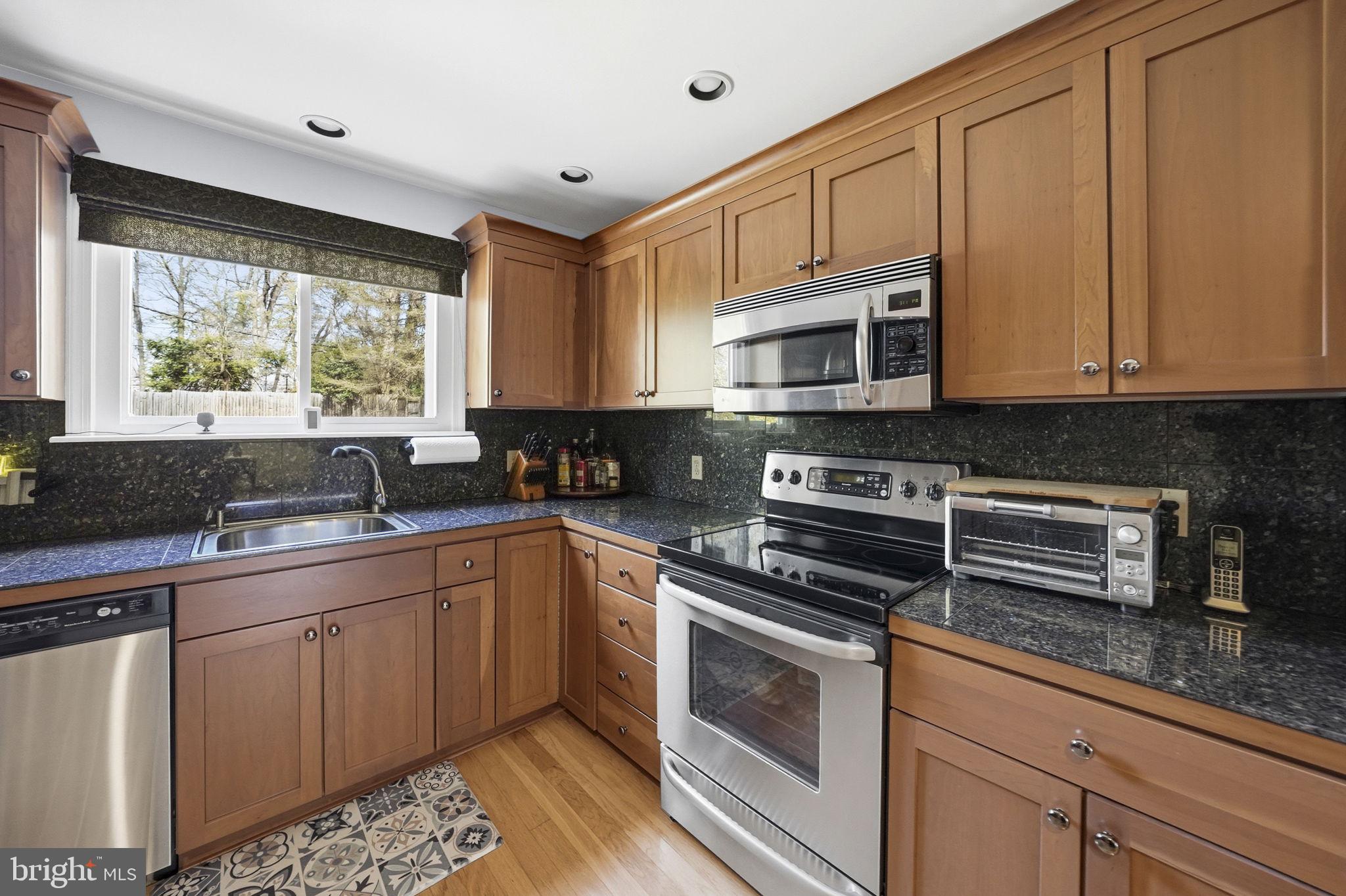 SILVER LAKE MANOR - Residential