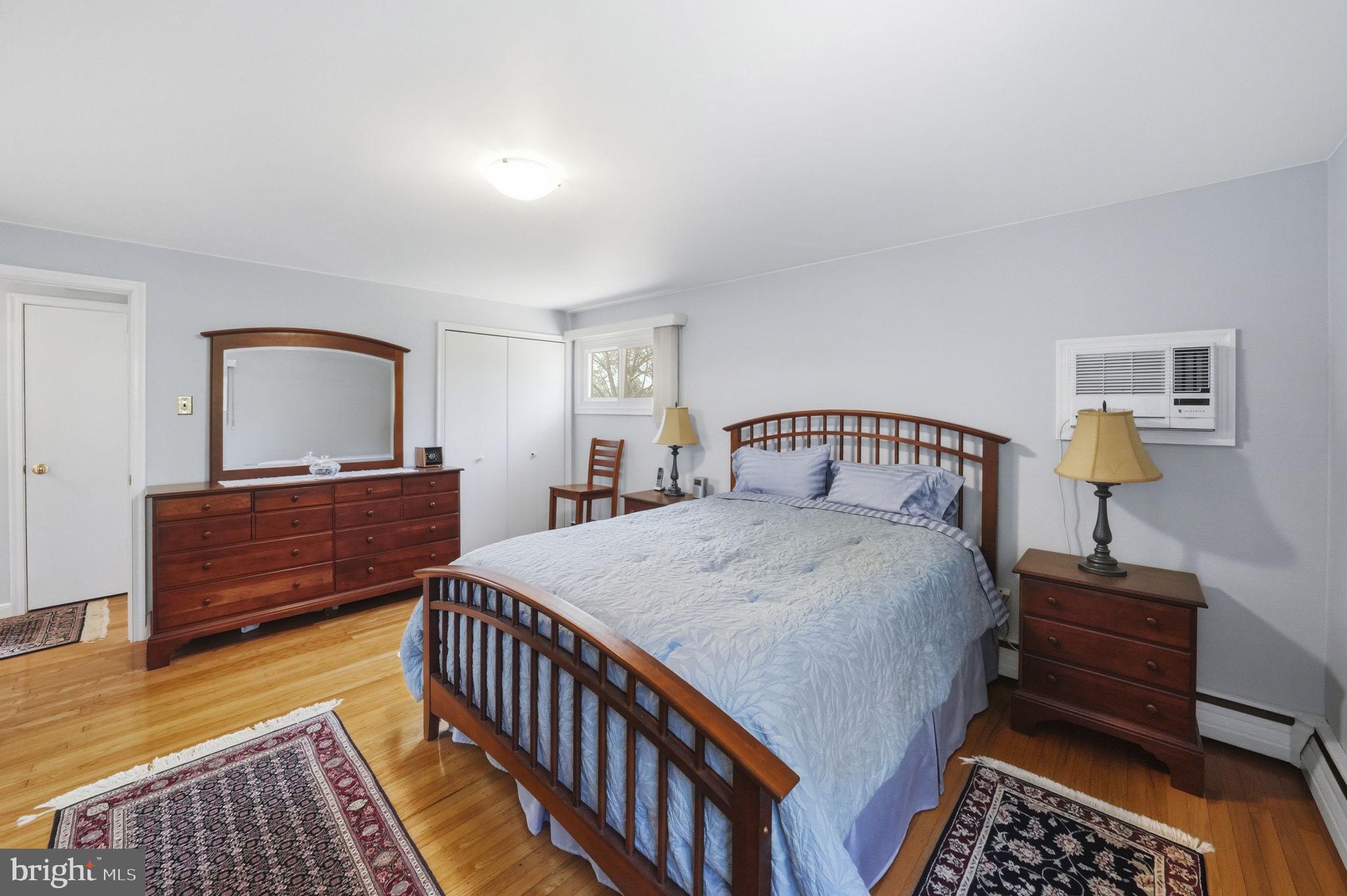 SILVER LAKE MANOR - Residential