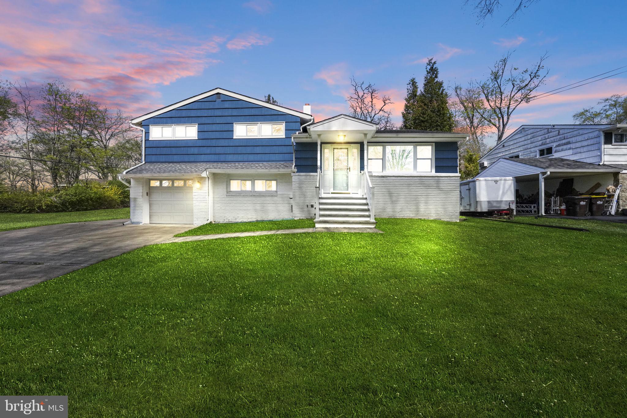 SILVER LAKE MANOR - Residential