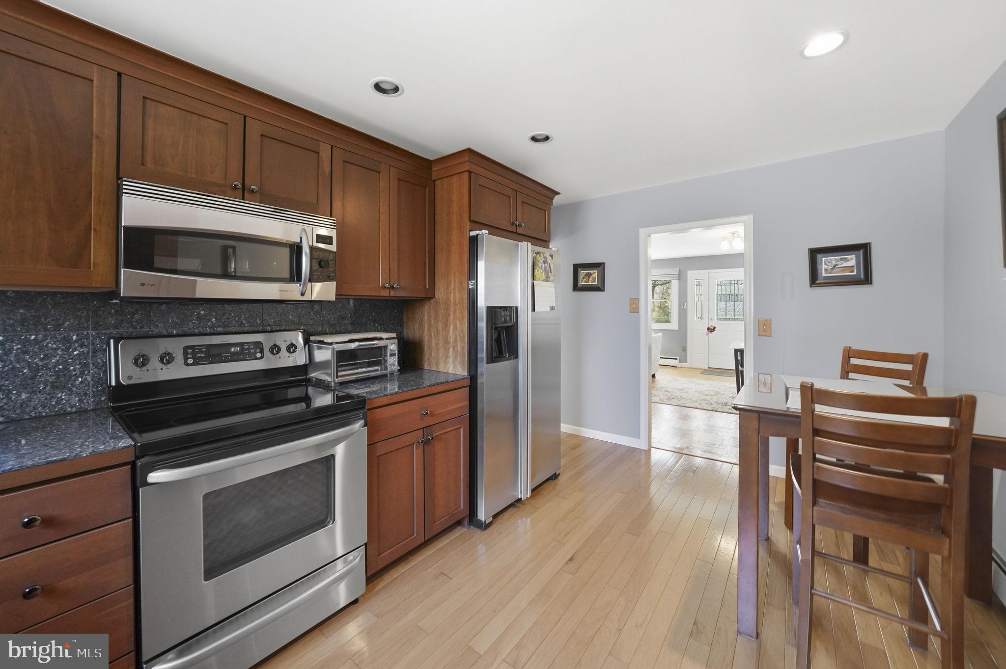 SILVER LAKE MANOR - Residential