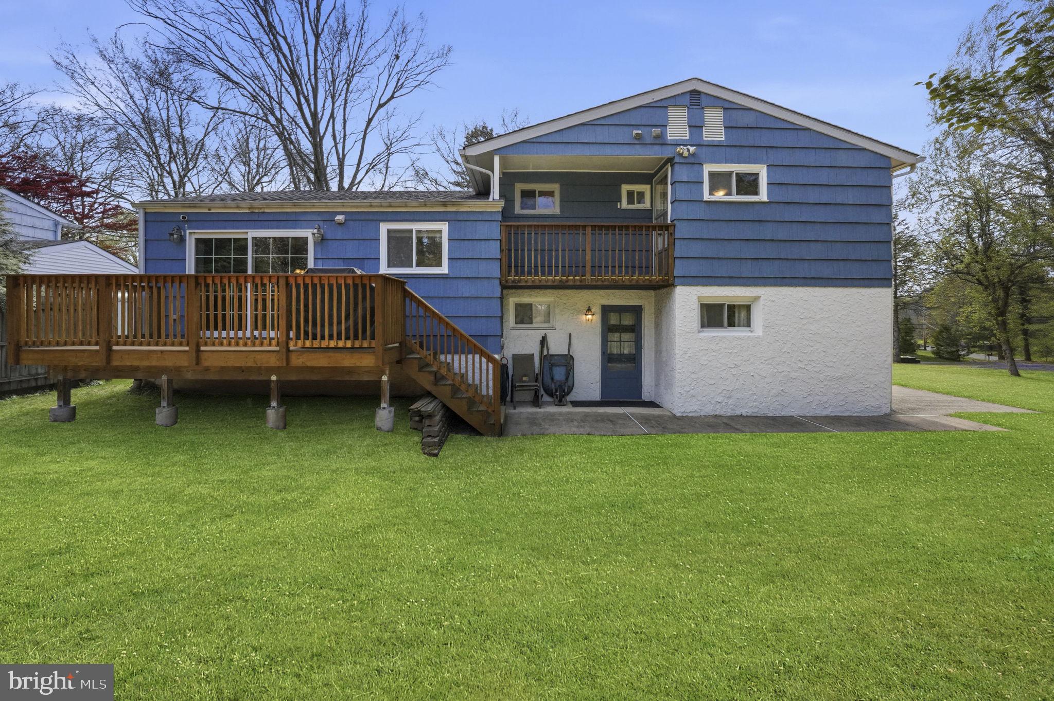 SILVER LAKE MANOR - Residential