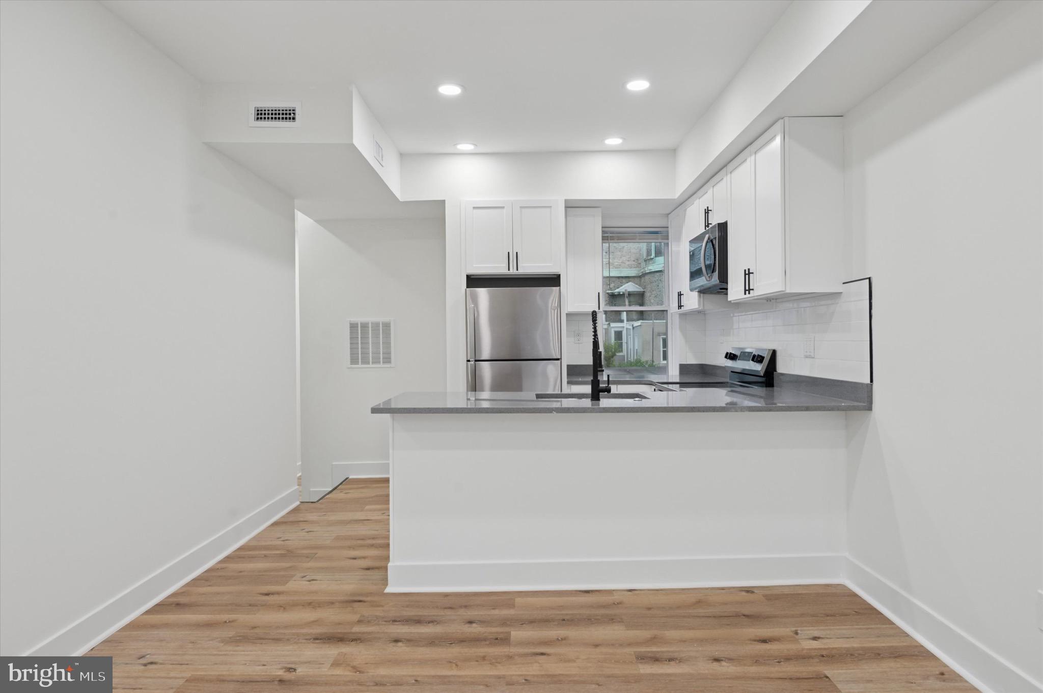 POINT BREEZE - Residential Income