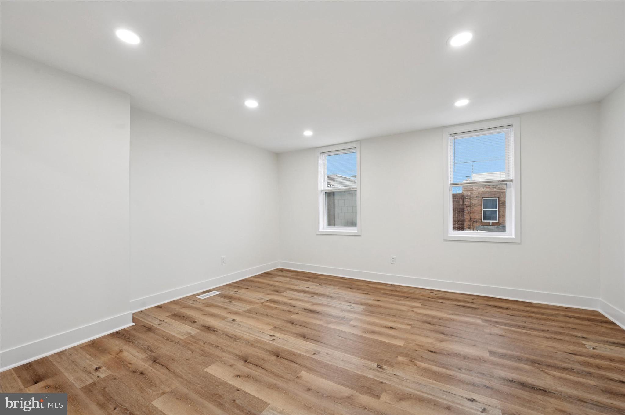 POINT BREEZE - Residential Income