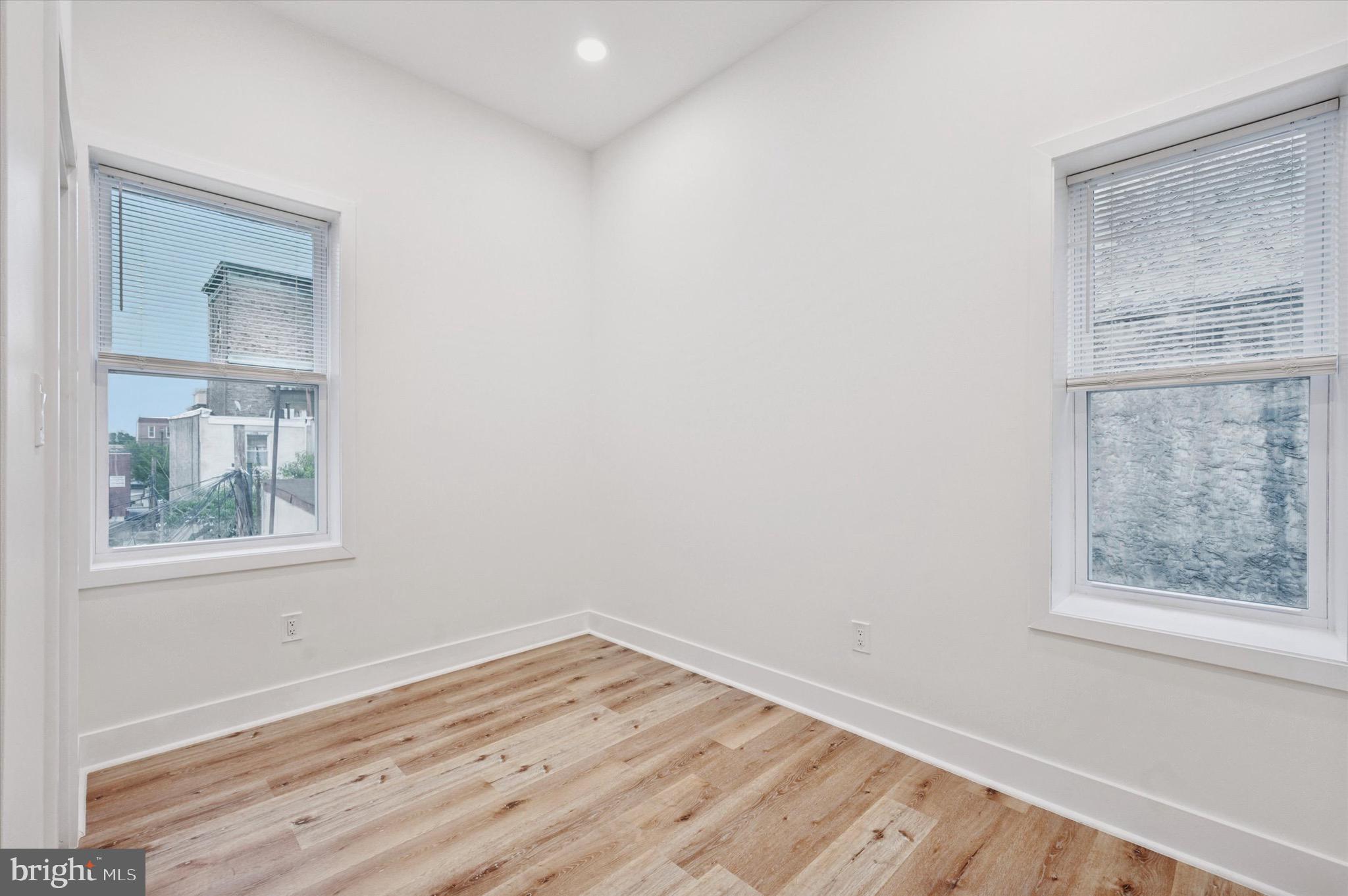 POINT BREEZE - Residential Income