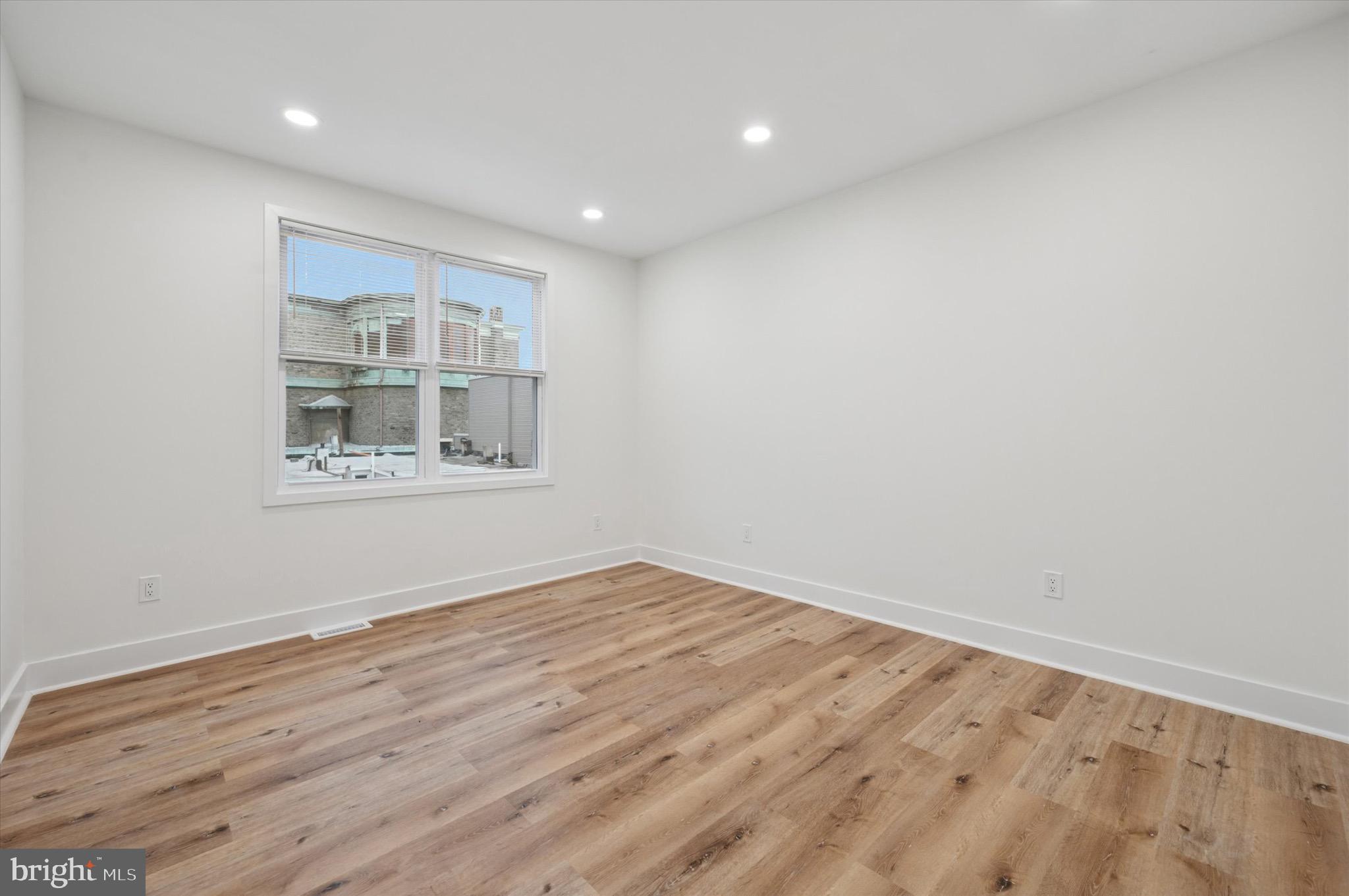 POINT BREEZE - Residential Income