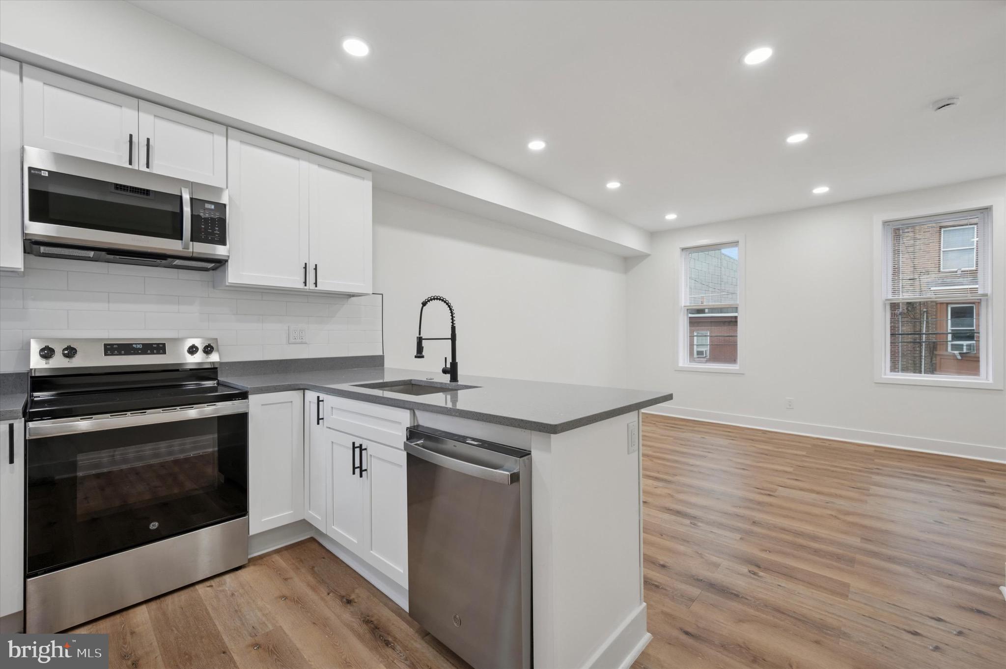 POINT BREEZE - Residential Income