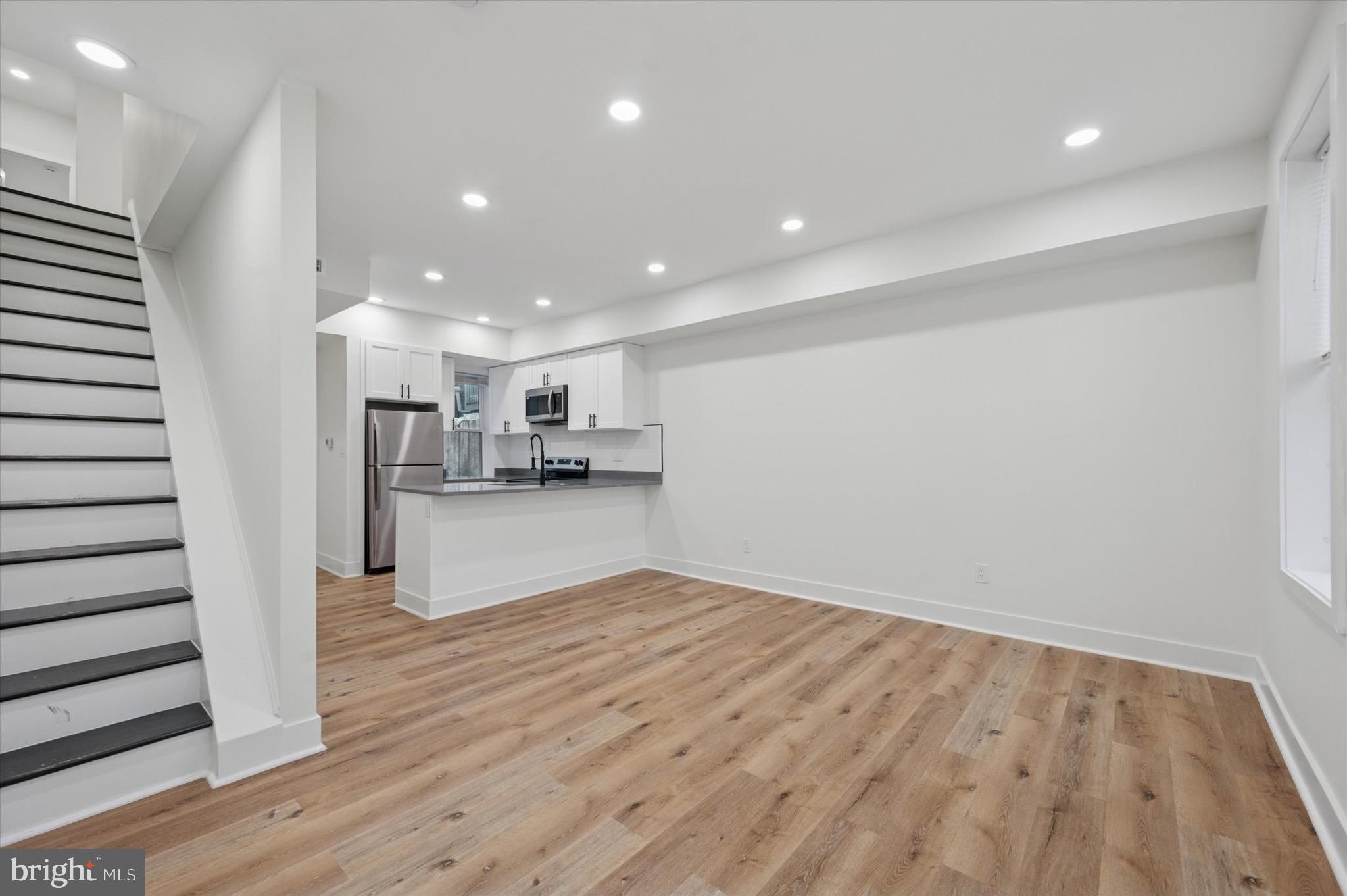 POINT BREEZE - Residential Income