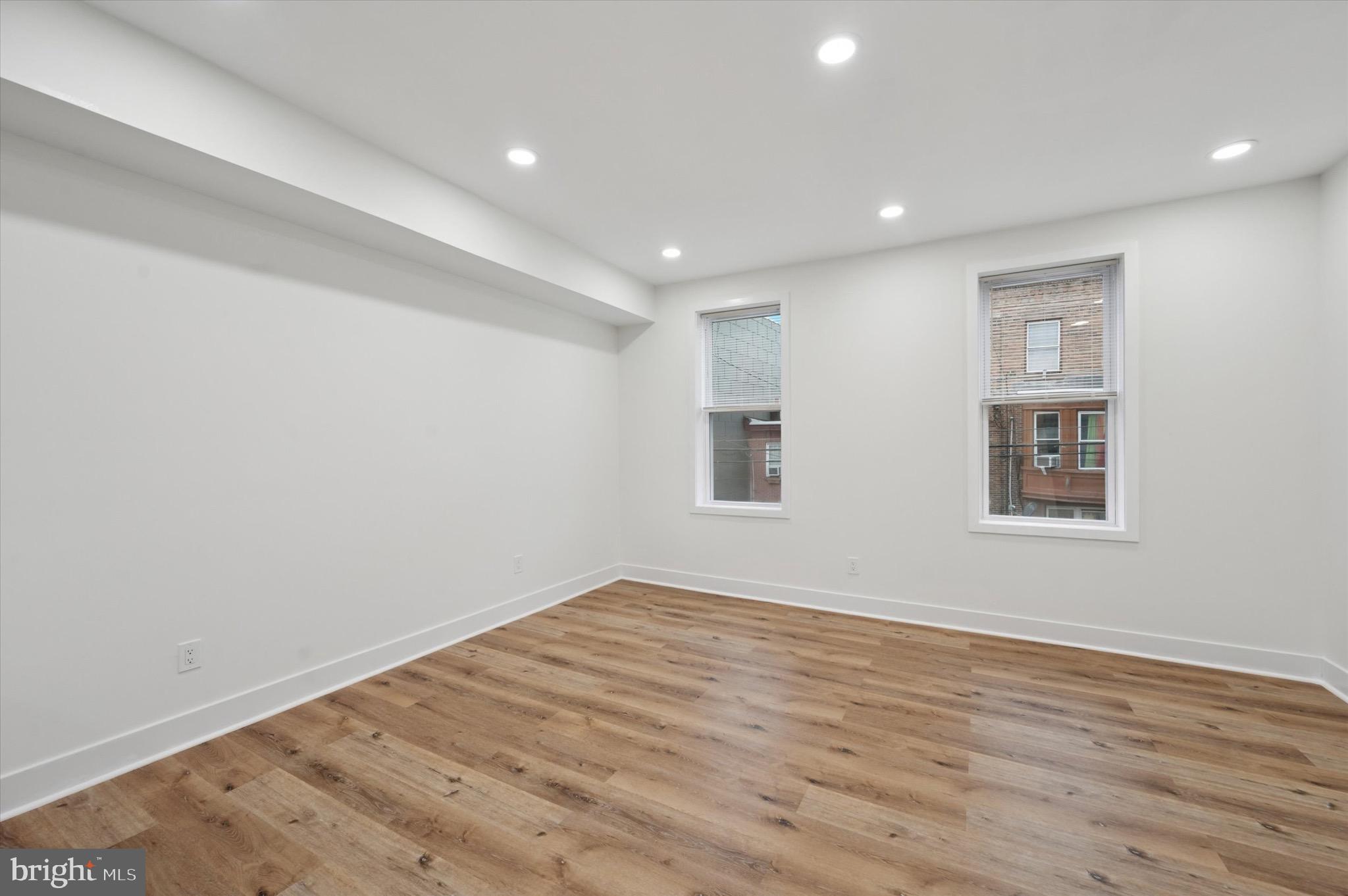 POINT BREEZE - Residential Income