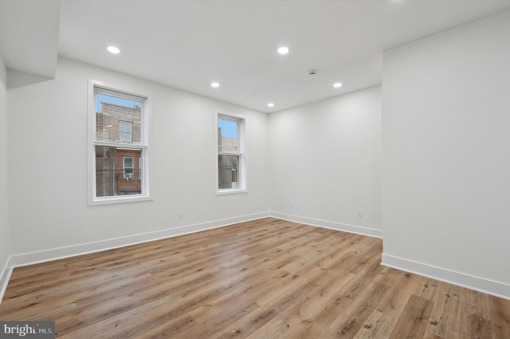 POINT BREEZE - Residential Income