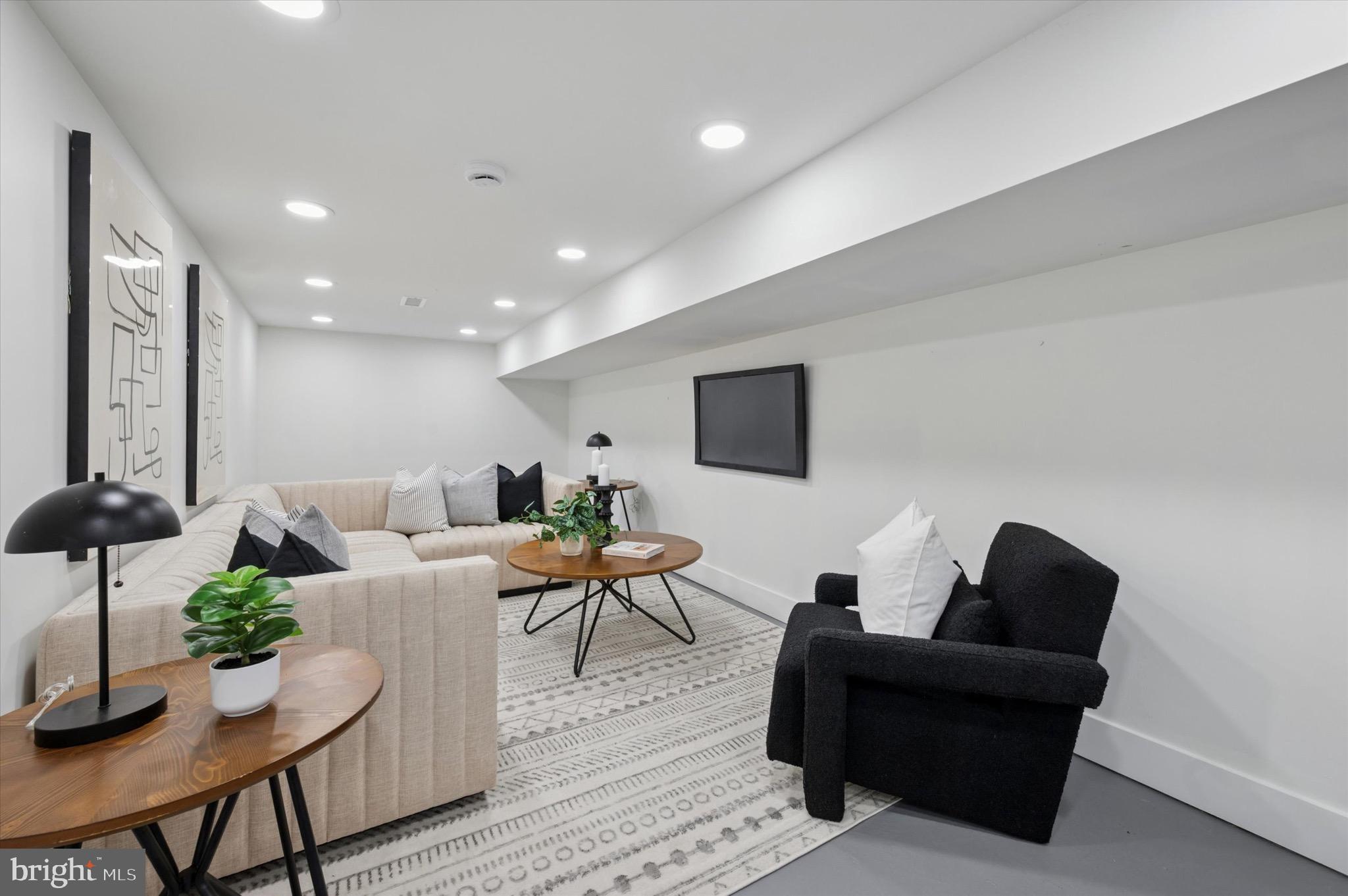 POINT BREEZE - Residential Income