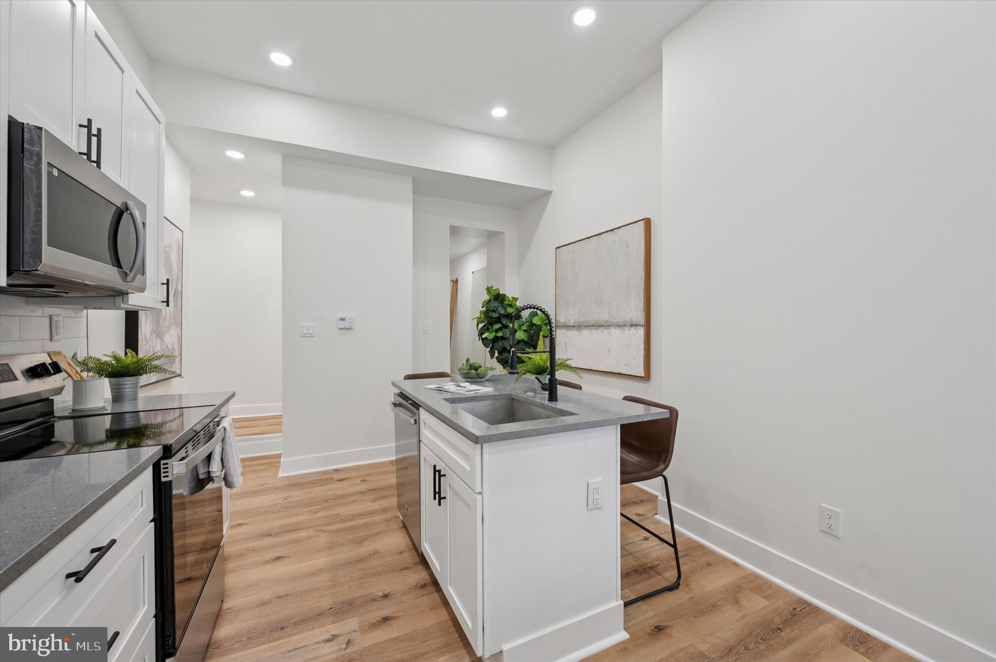 POINT BREEZE - Residential Income