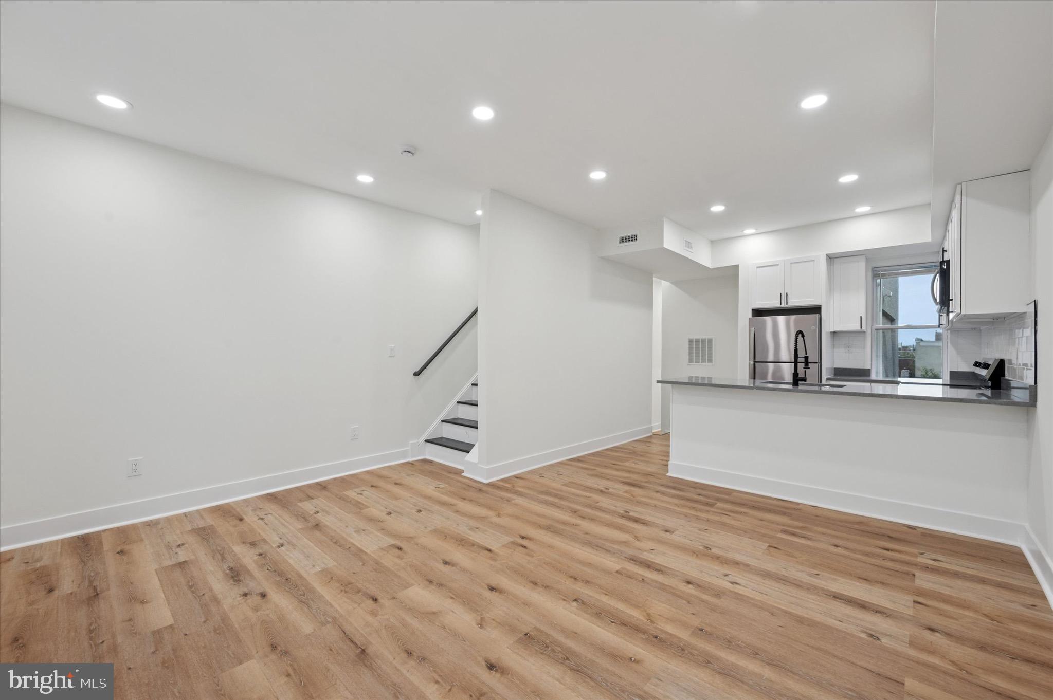 POINT BREEZE - Residential Income