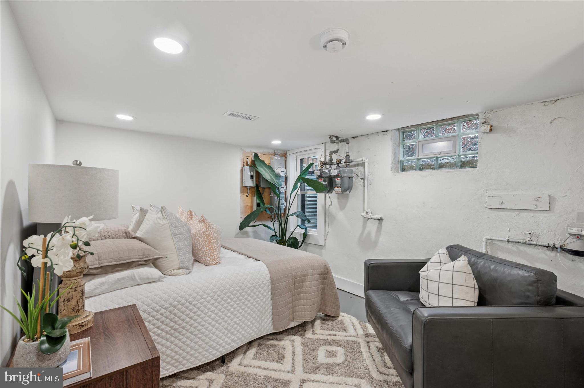 POINT BREEZE - Residential Income