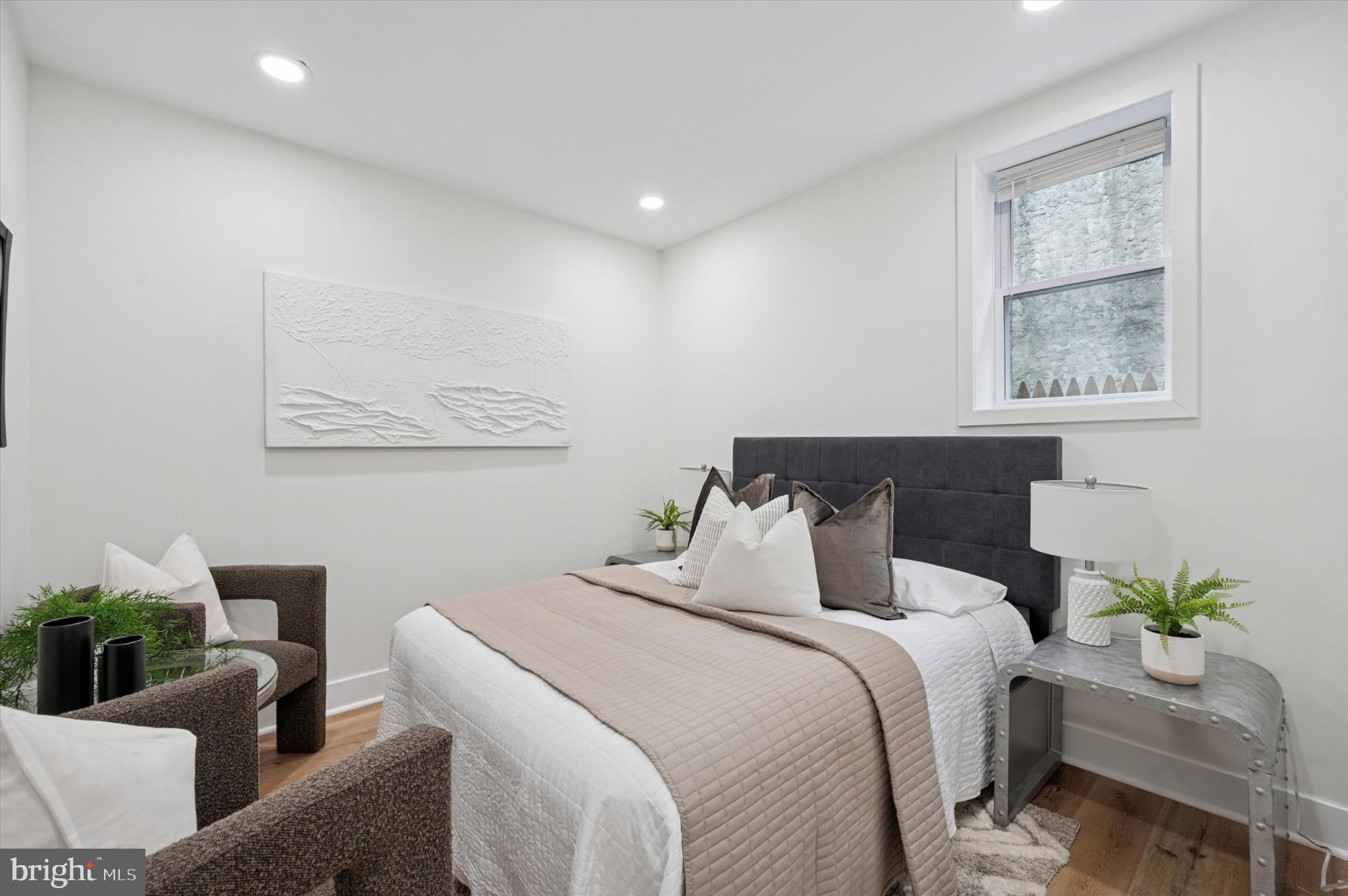 POINT BREEZE - Residential Income