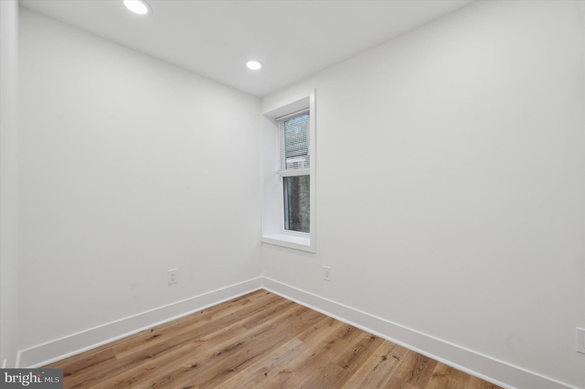 POINT BREEZE - Residential Income