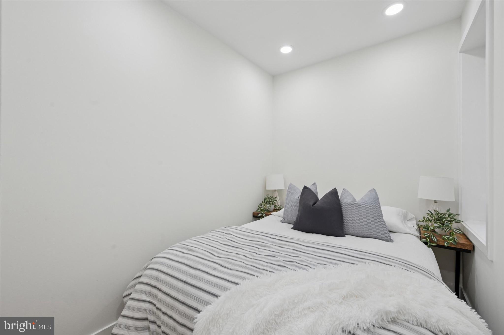 POINT BREEZE - Residential Income