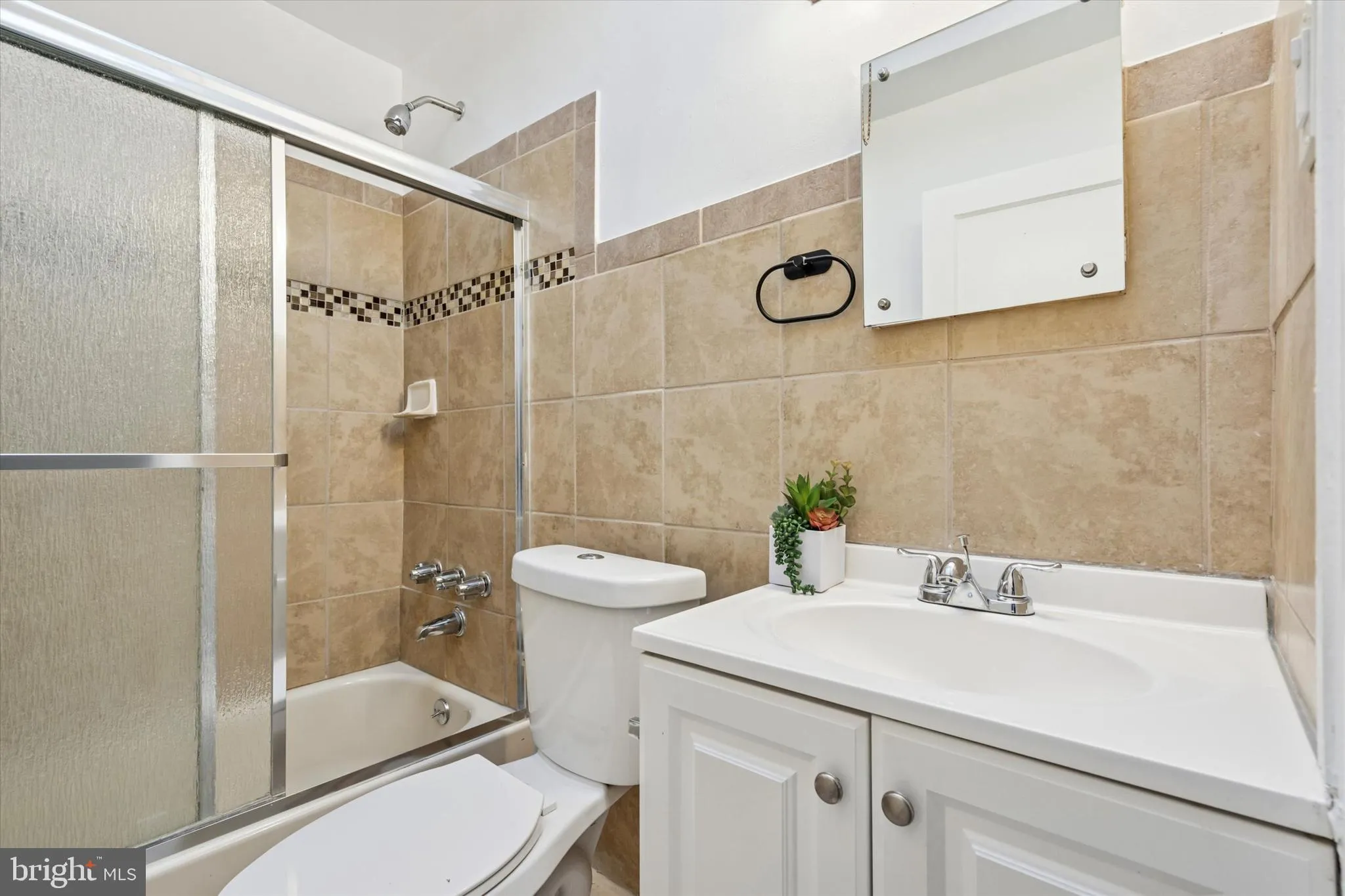 Philadelphia, Pennsylvania 19120, United States, 3 Bedrooms Bedrooms, ,2 BathroomsBathrooms,Residential,Active,90633