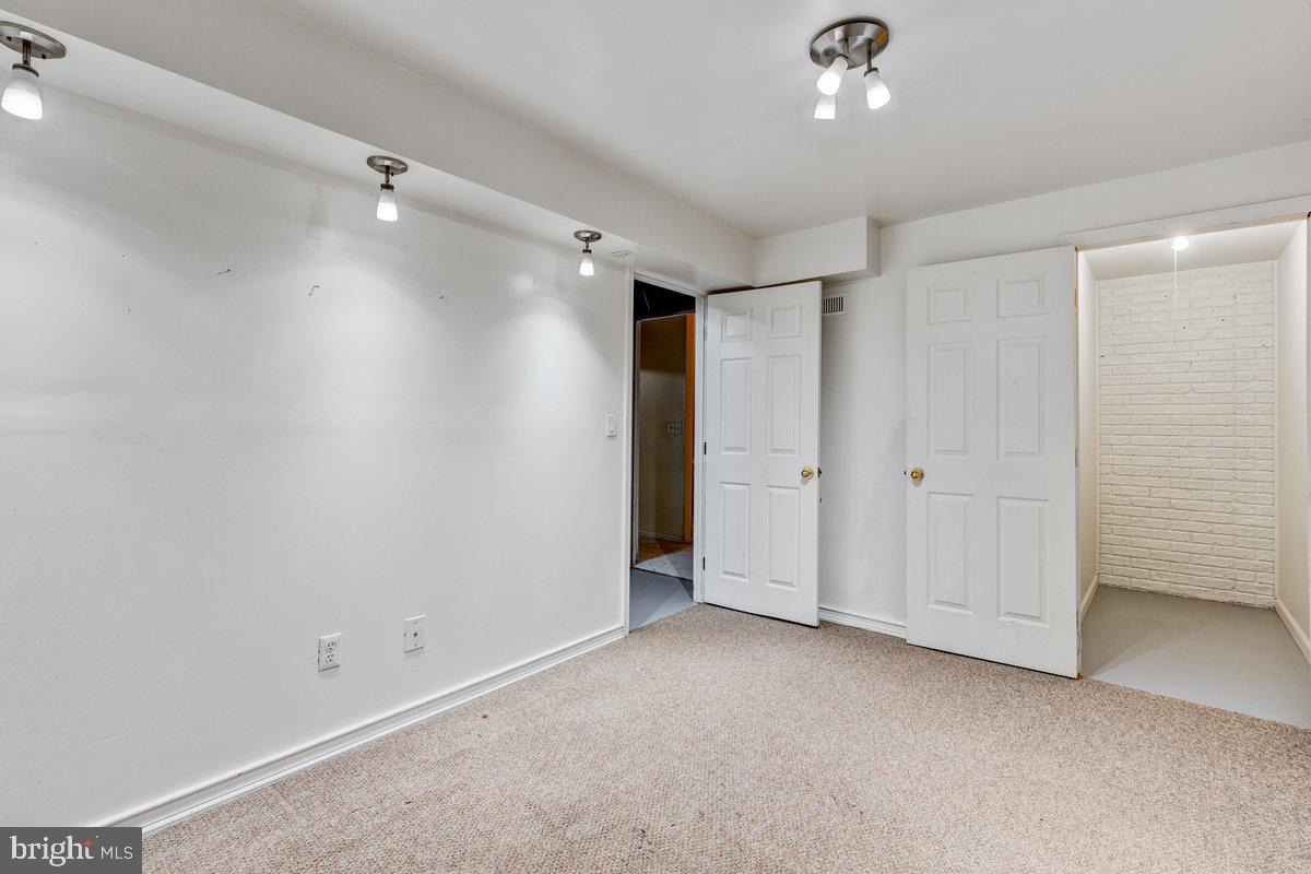 DALE CITY ADDITION - Residential Lease