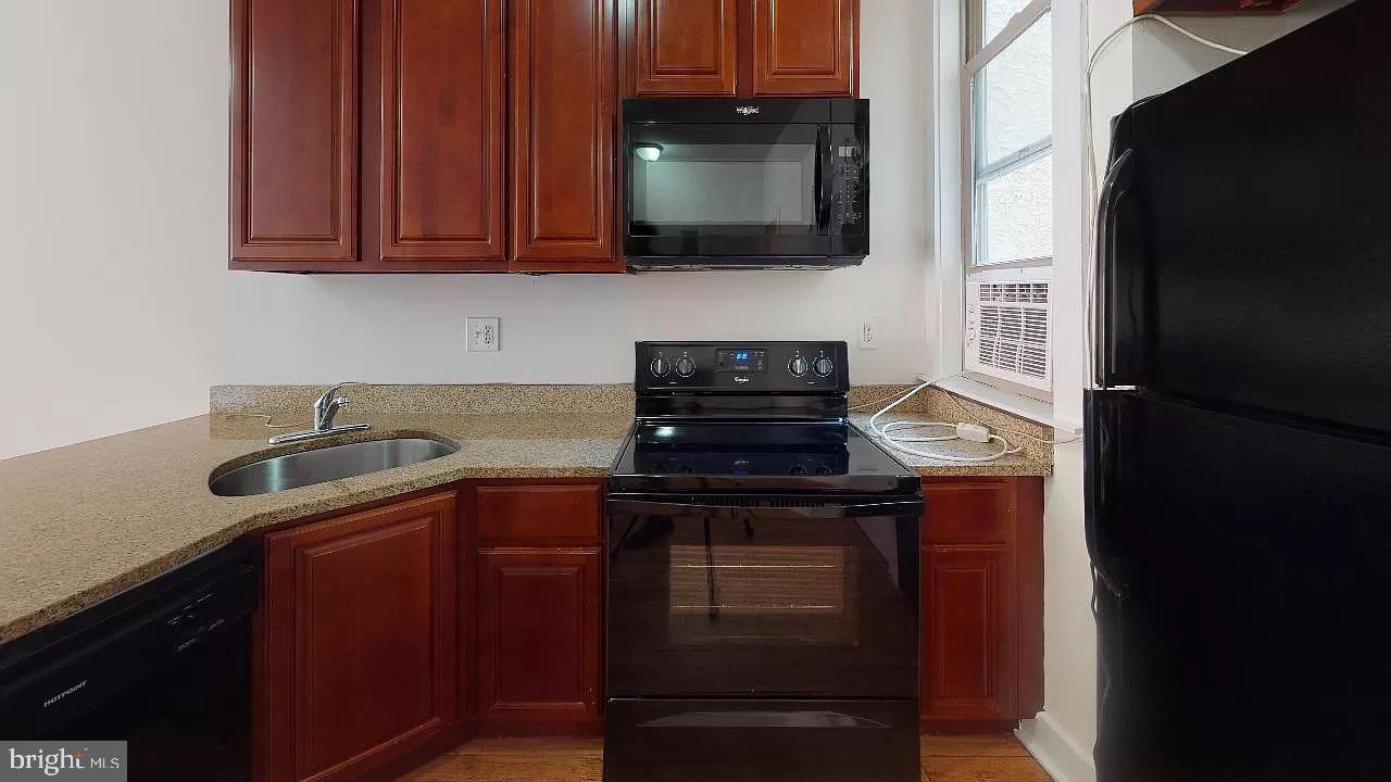 TEMPLE UNIVERSITY - Residential Lease