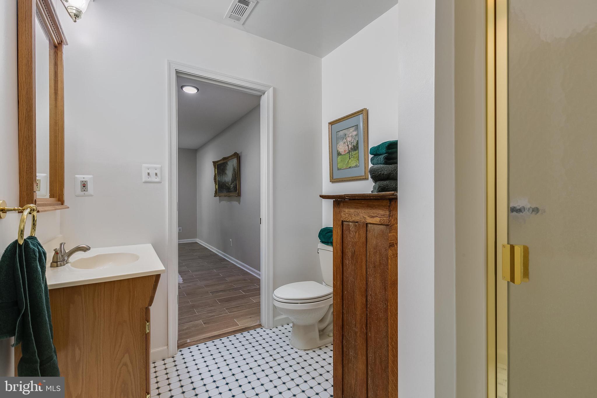 HAMPTON HILLS - Residential