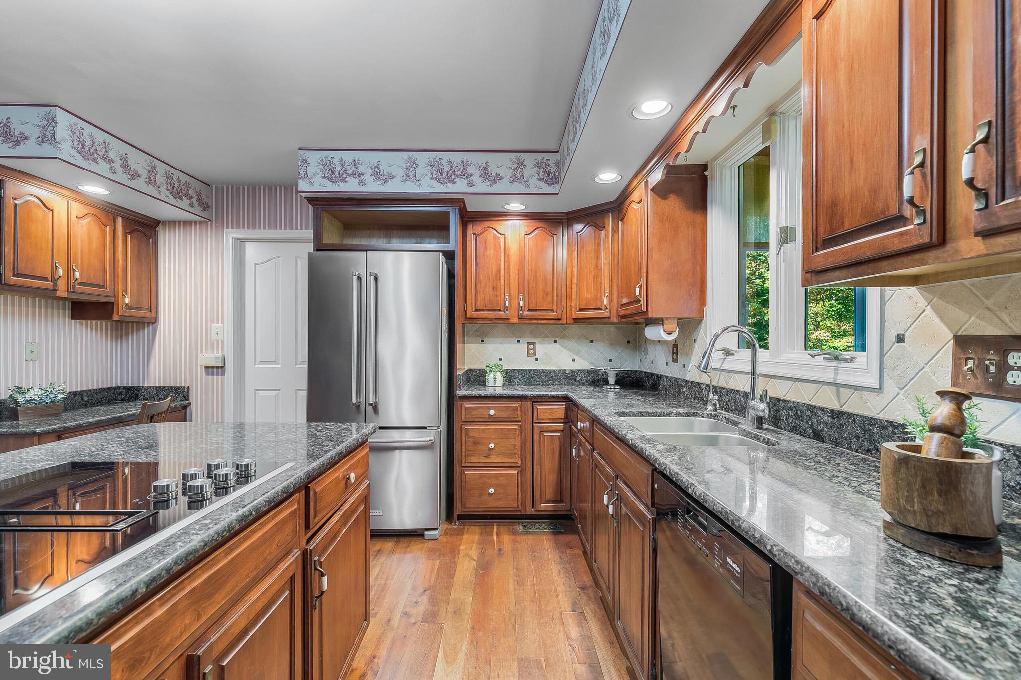 HAMPTON HILLS - Residential