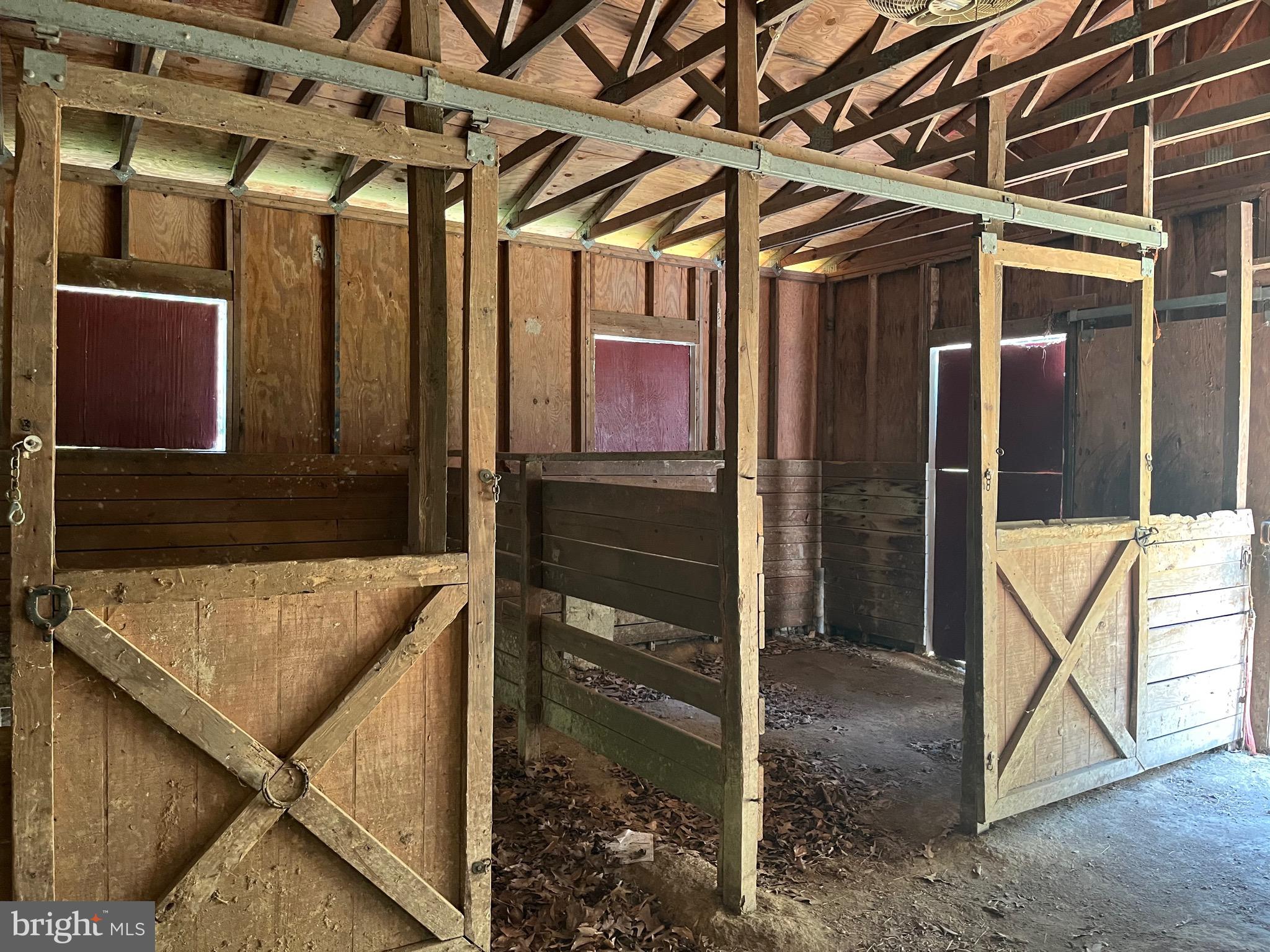 HAMPTON HILLS - Residential