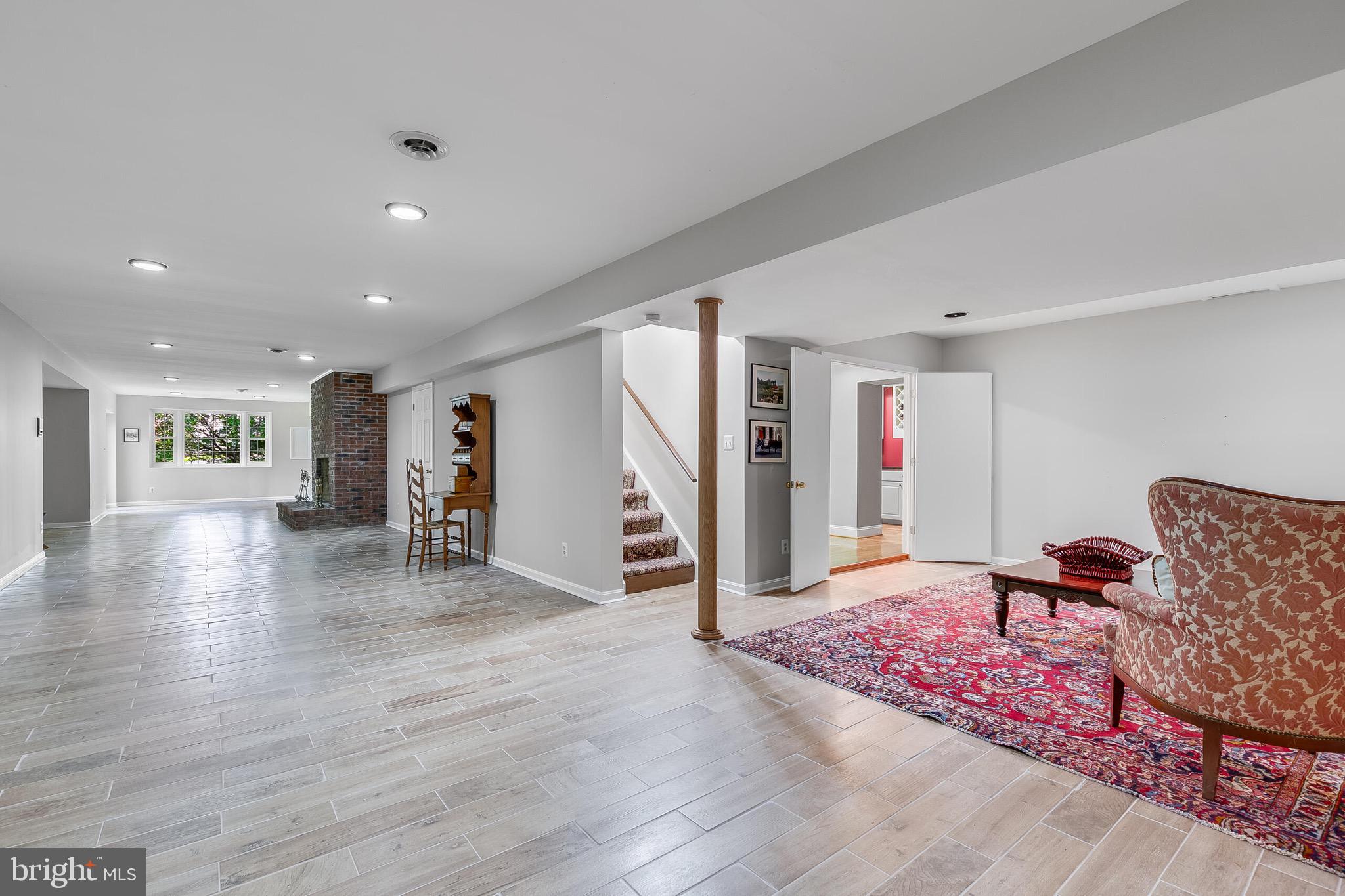 HAMPTON HILLS - Residential